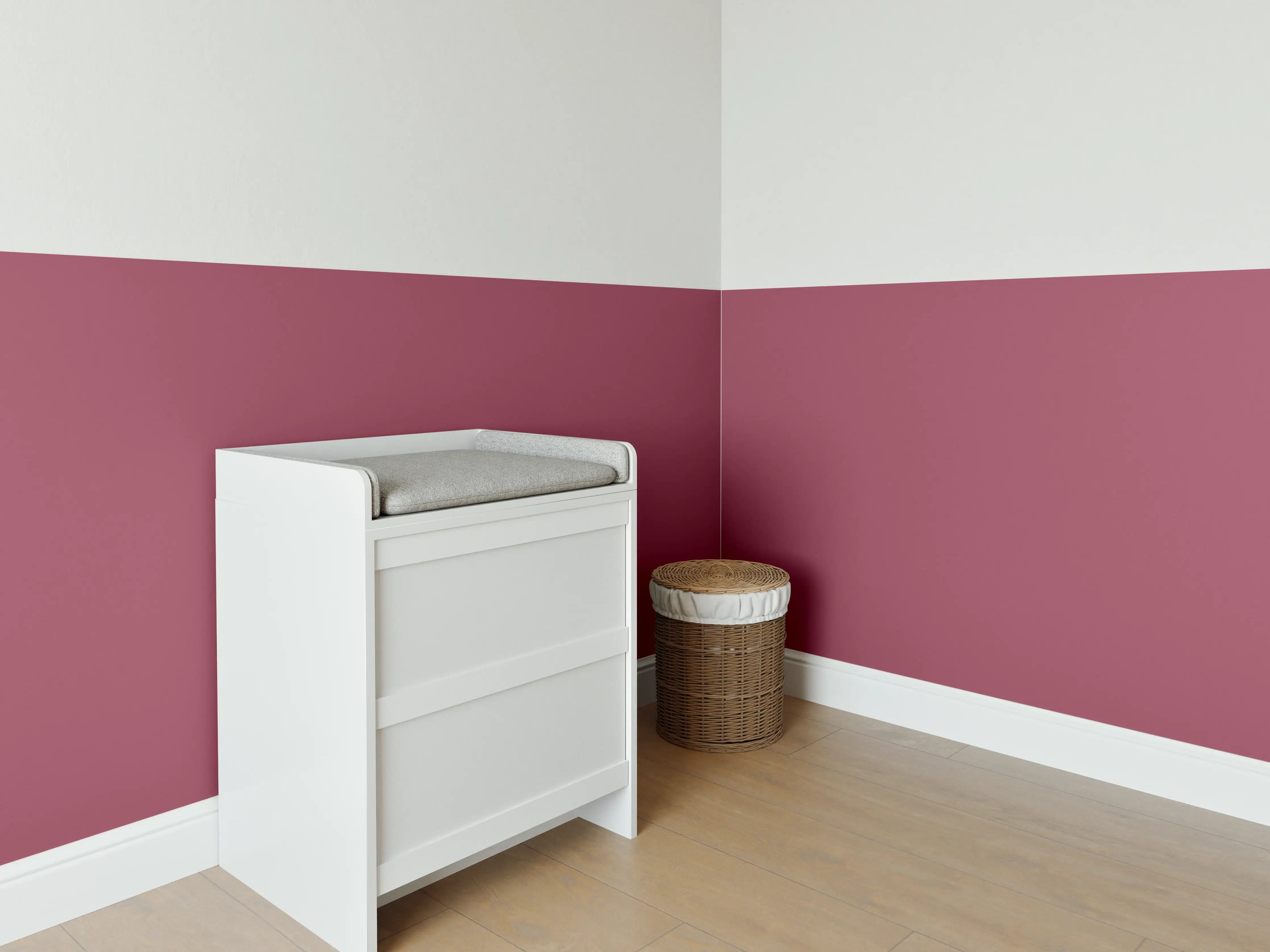 Babyzimmer Wandgestaltung - RAL 4002 (Rotviolett)