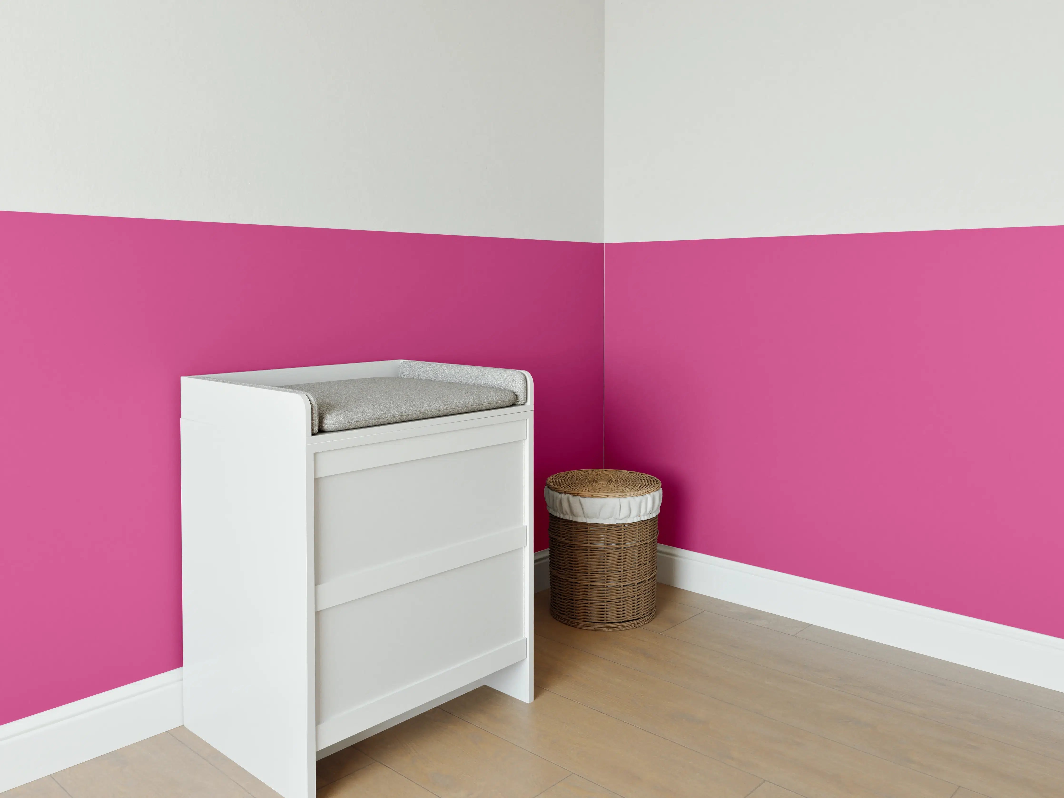 Babyzimmer Wandgestaltung - RAL 4010 (Telemagenta)
