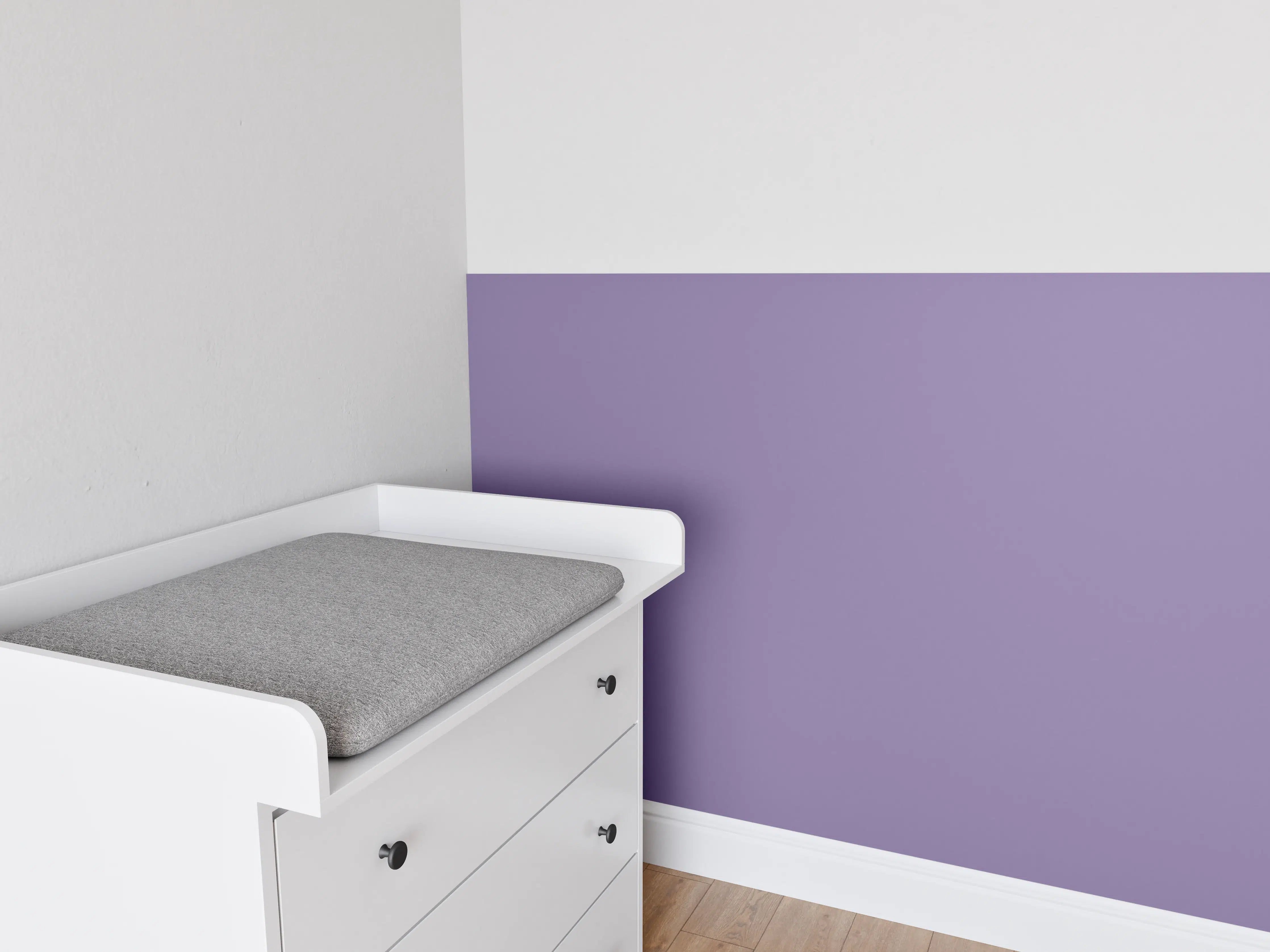 Babyzimmer Wandgestaltung - RAL 4011 (Perlviolett)