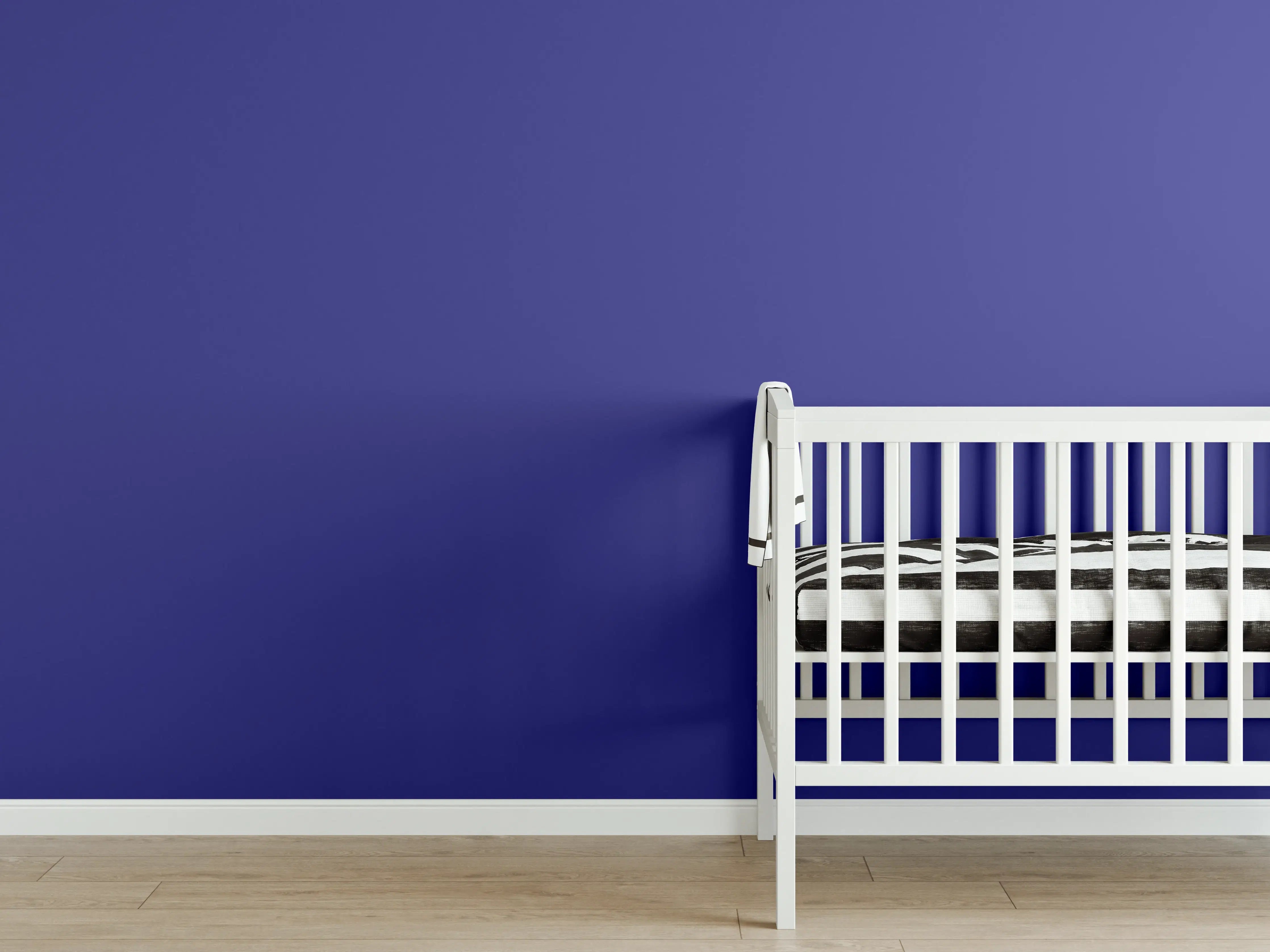 Babyzimmer Wandgestaltung - RAL 5002 (Ultramarinblau)