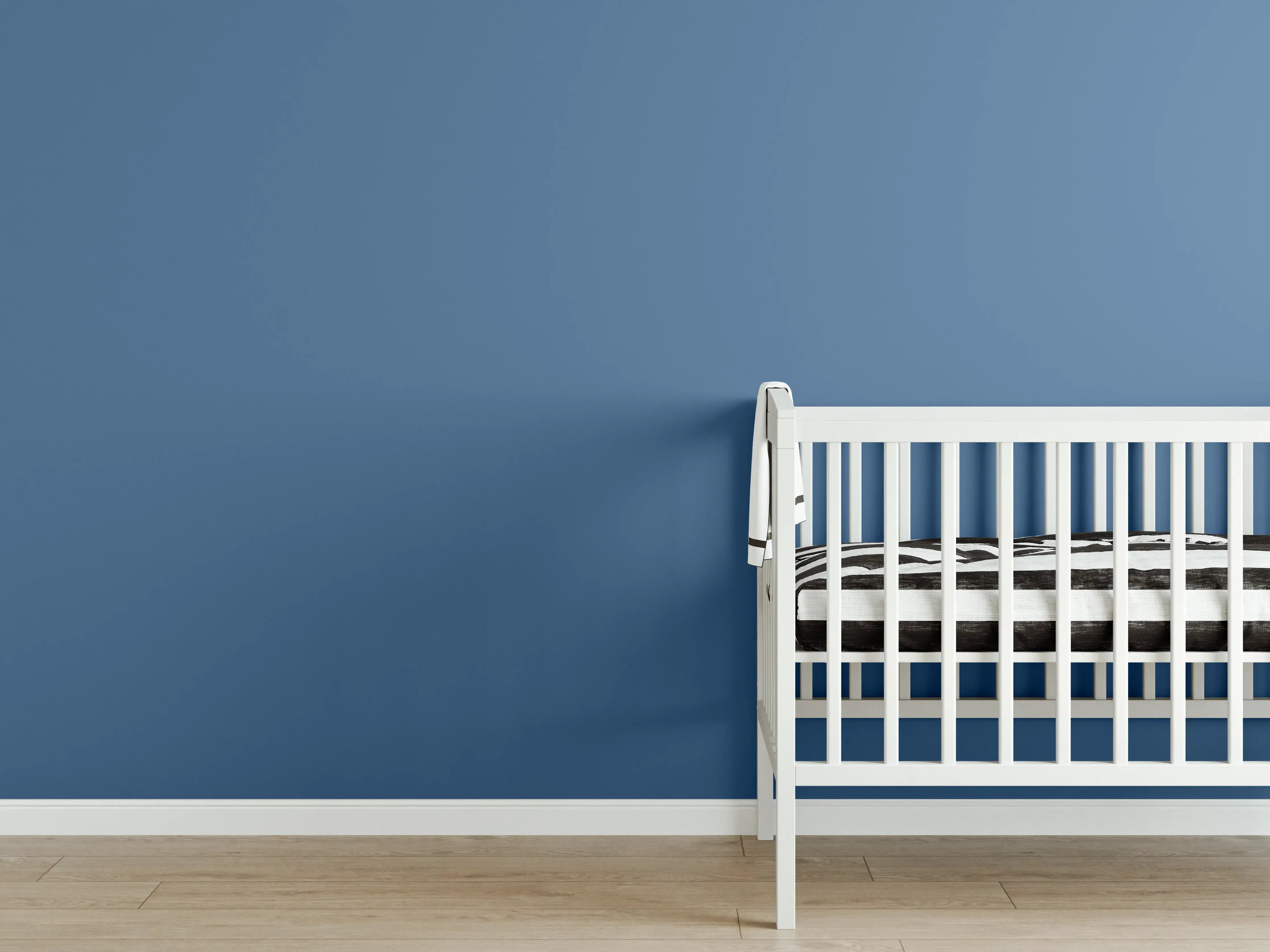 Babyzimmer Wandgestaltung - RAL 5007 (Brillantblau)