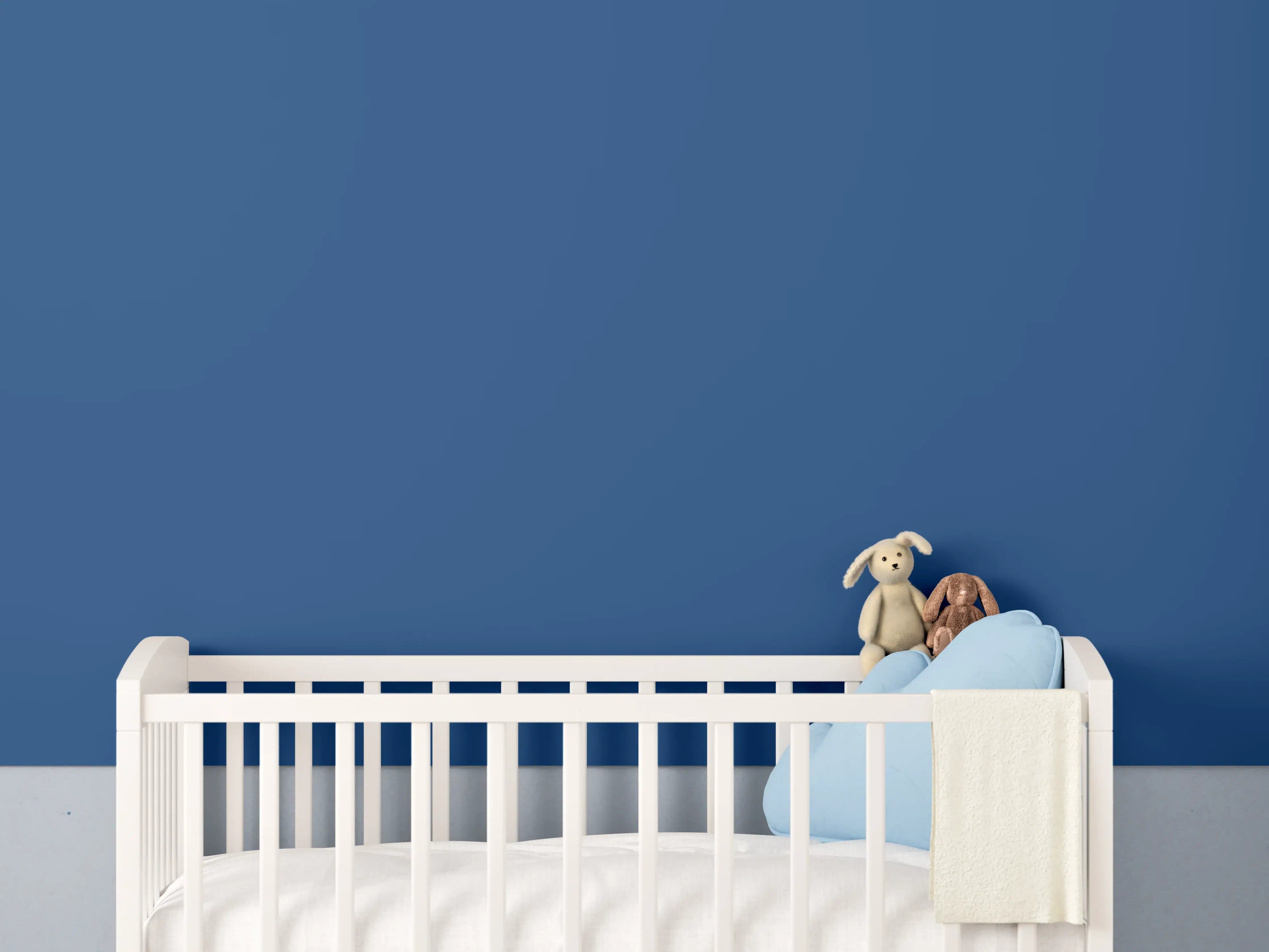 Babyzimmer Wandgestaltung - RAL 5010 (Enzianblau)