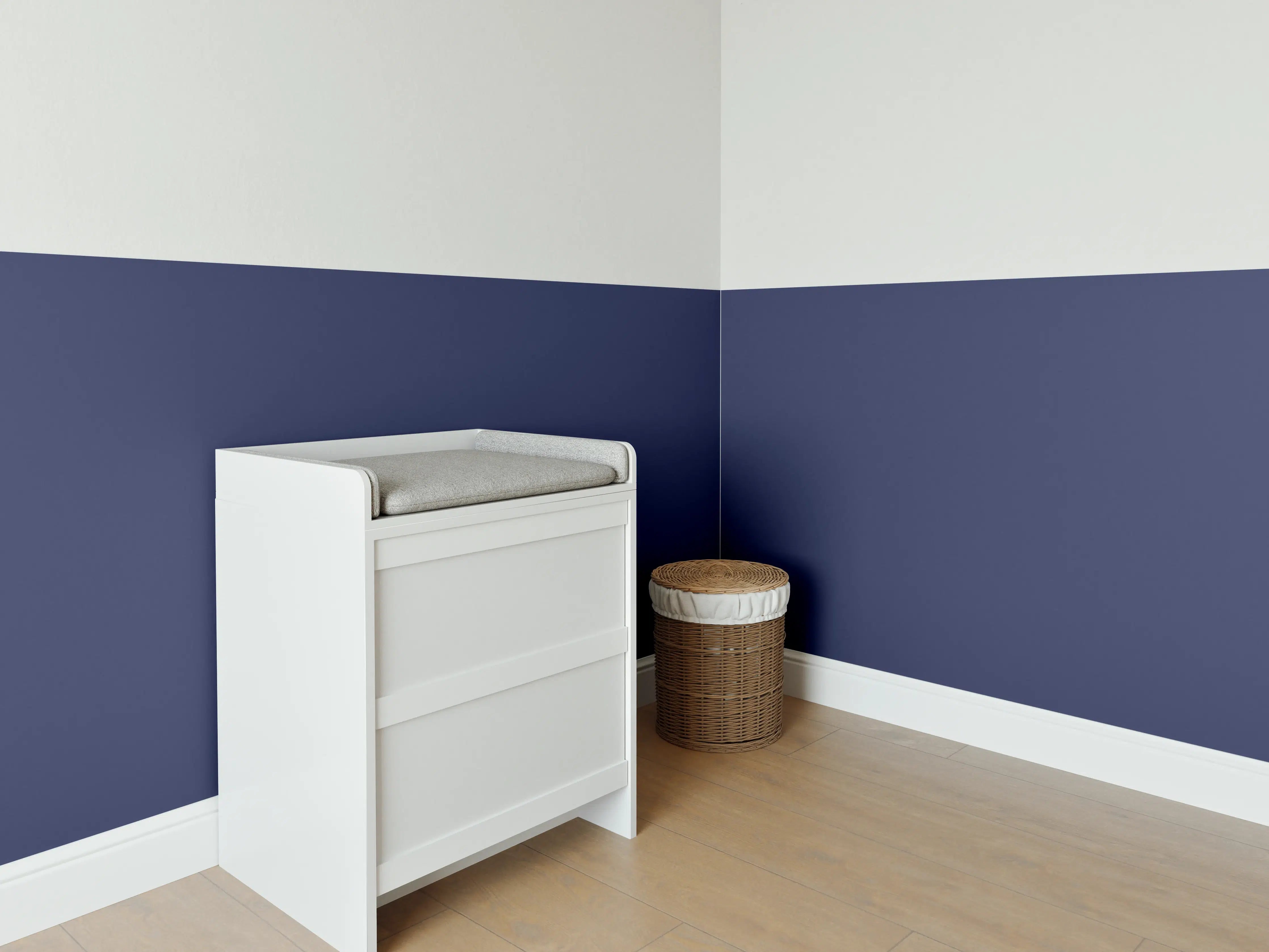 Babyzimmer Wandgestaltung - RAL 5013 (Kobaltblau)