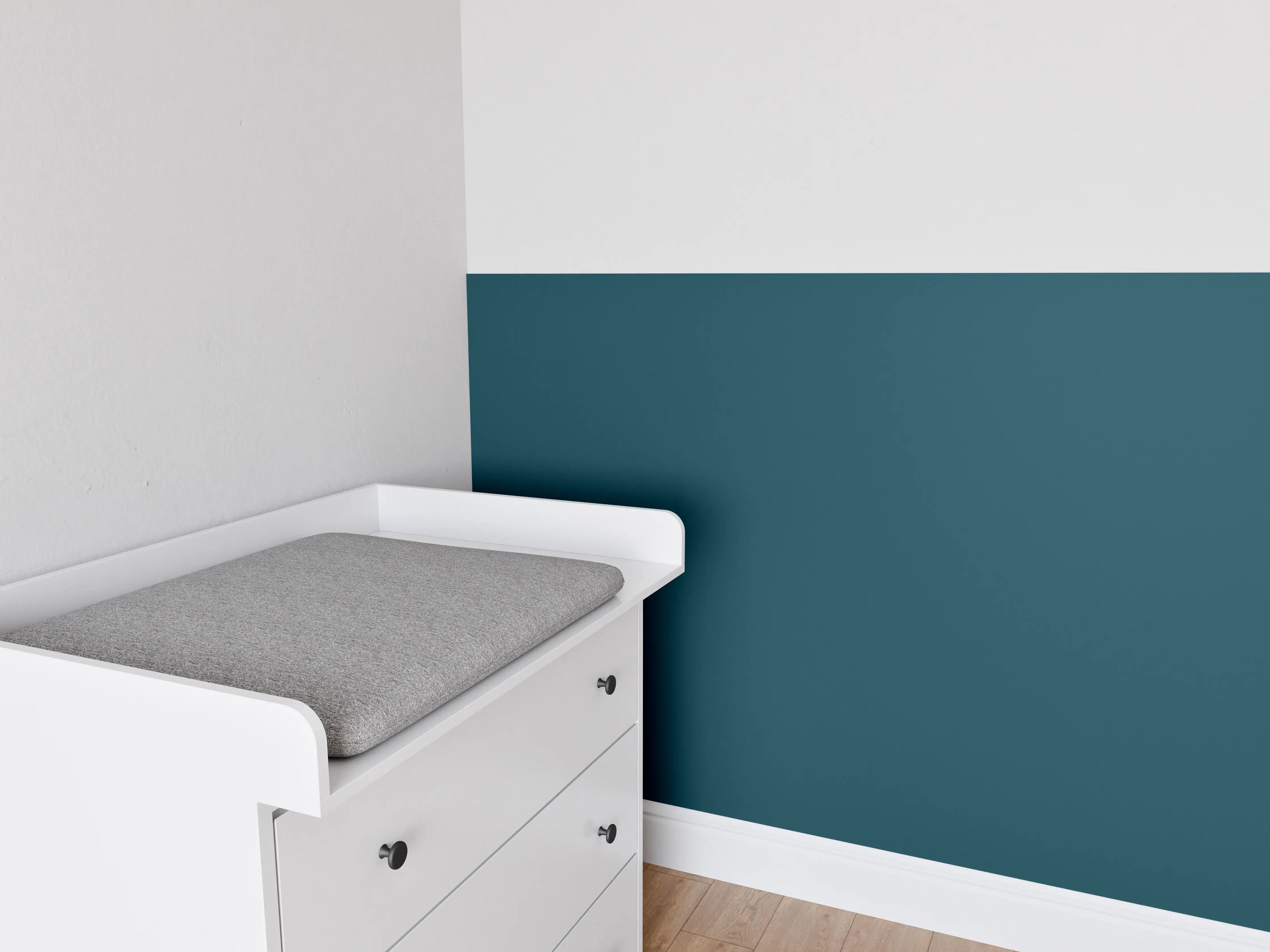 Babyzimmer Wandgestaltung - RAL 5020 (Ozeanblau)