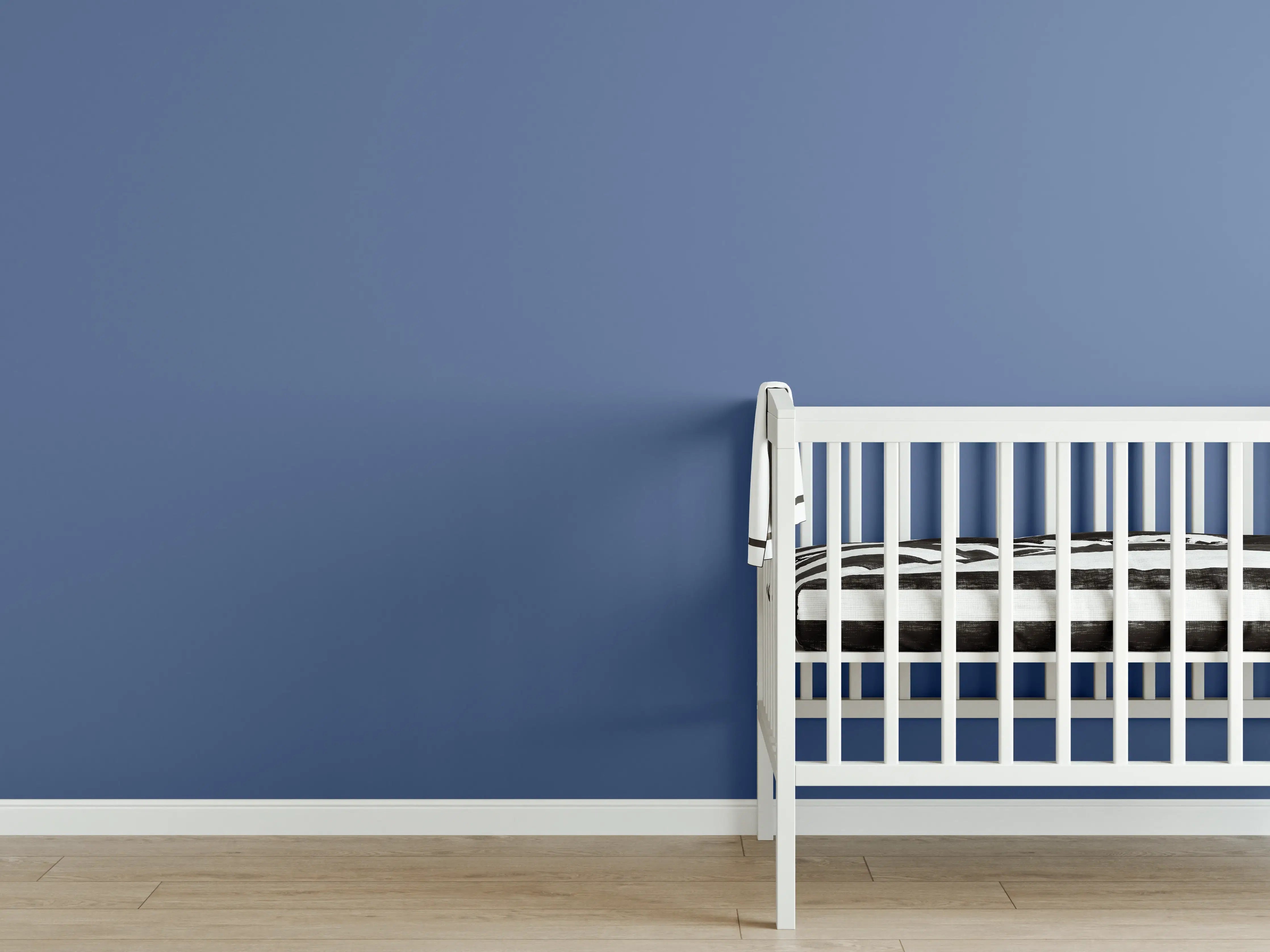 Babyzimmer Wandgestaltung - RAL 5023 (Entferntes Blau)