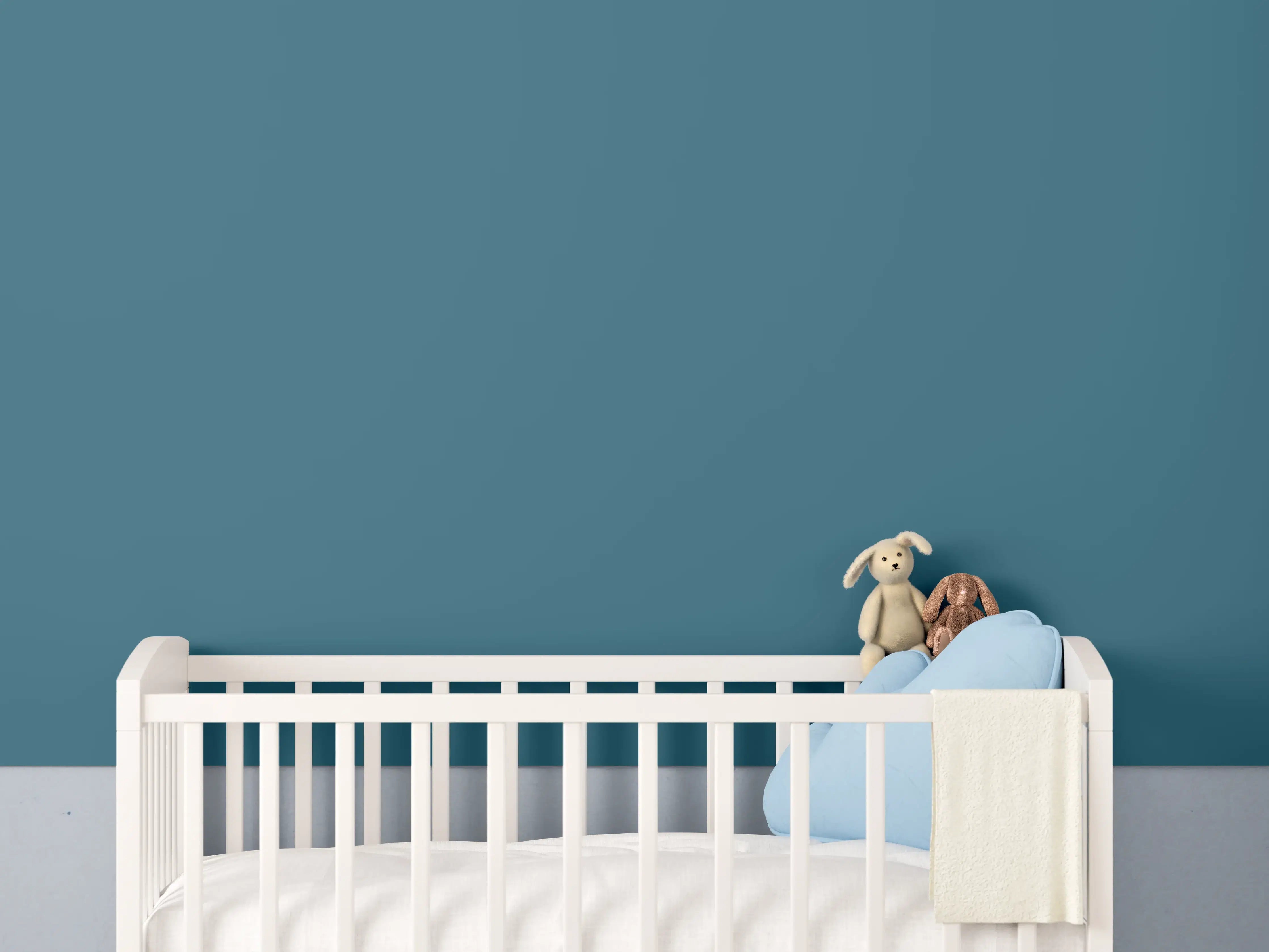 Babyzimmer Wandgestaltung - RAL 5025 (Perlenzenzianblau)