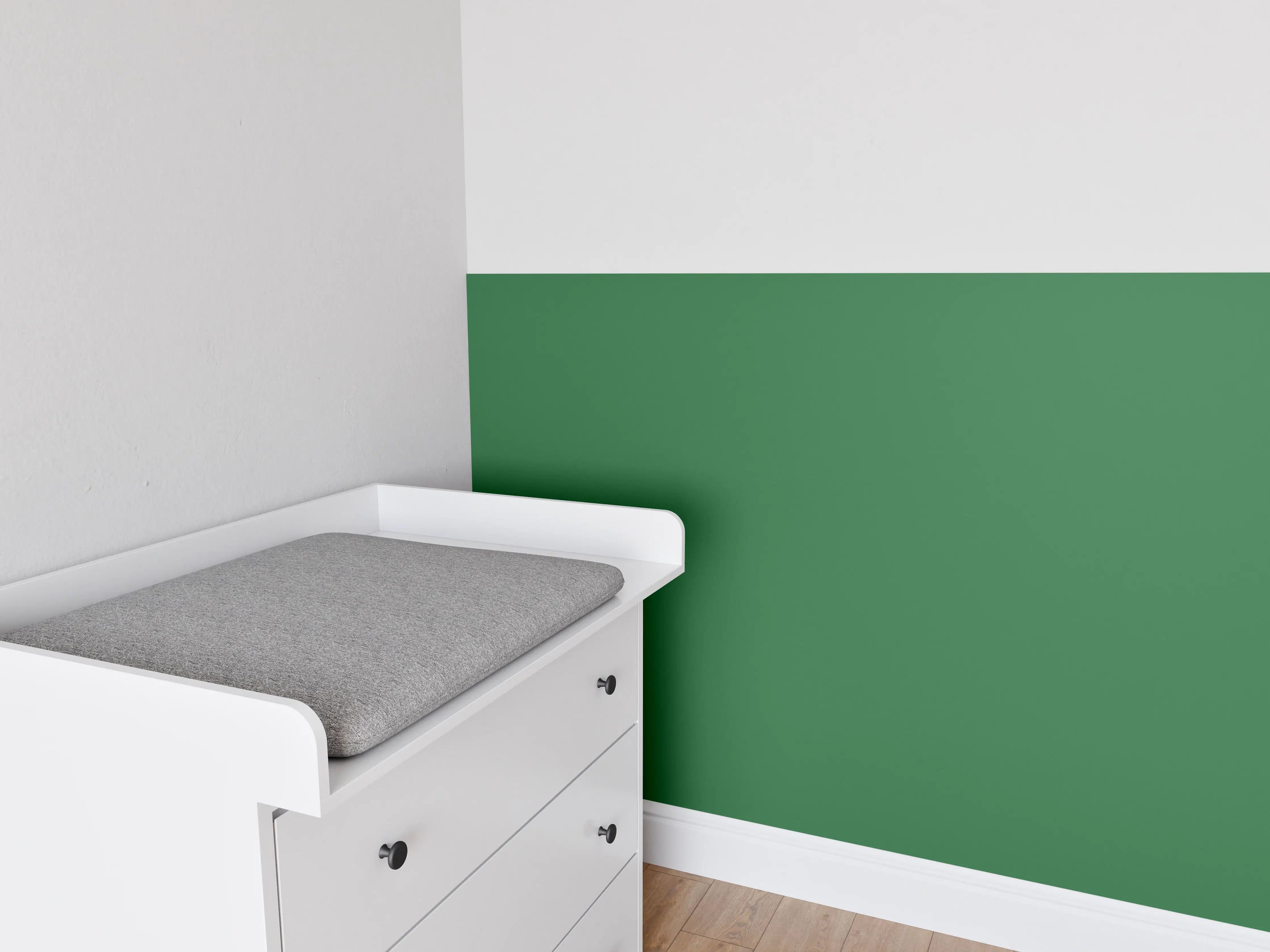 Babyzimmer Wandgestaltung - RAL 6001 (Smaragdgrün)
