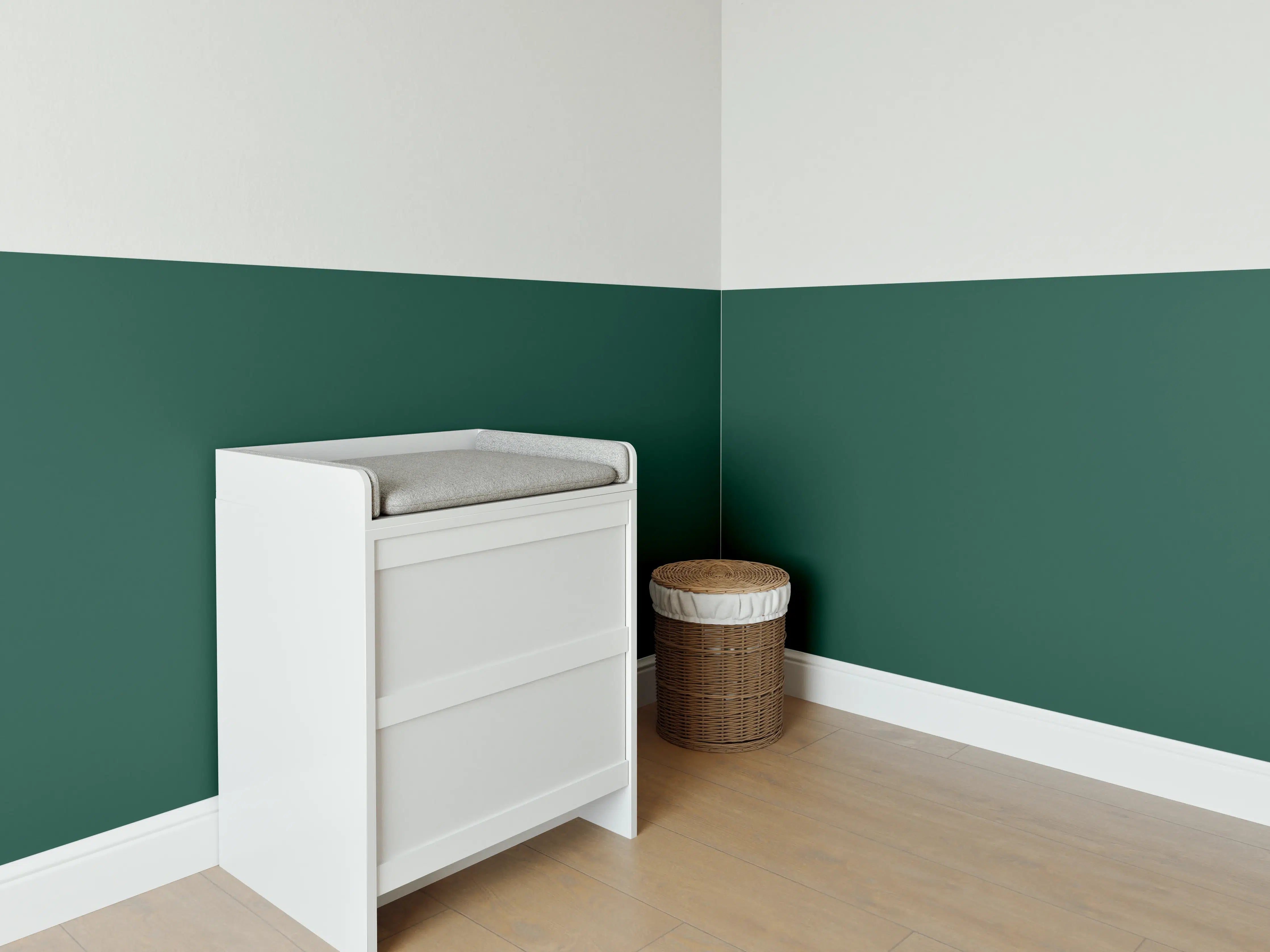 Babyzimmer Wandgestaltung - RAL 6005 (Moosgrün)