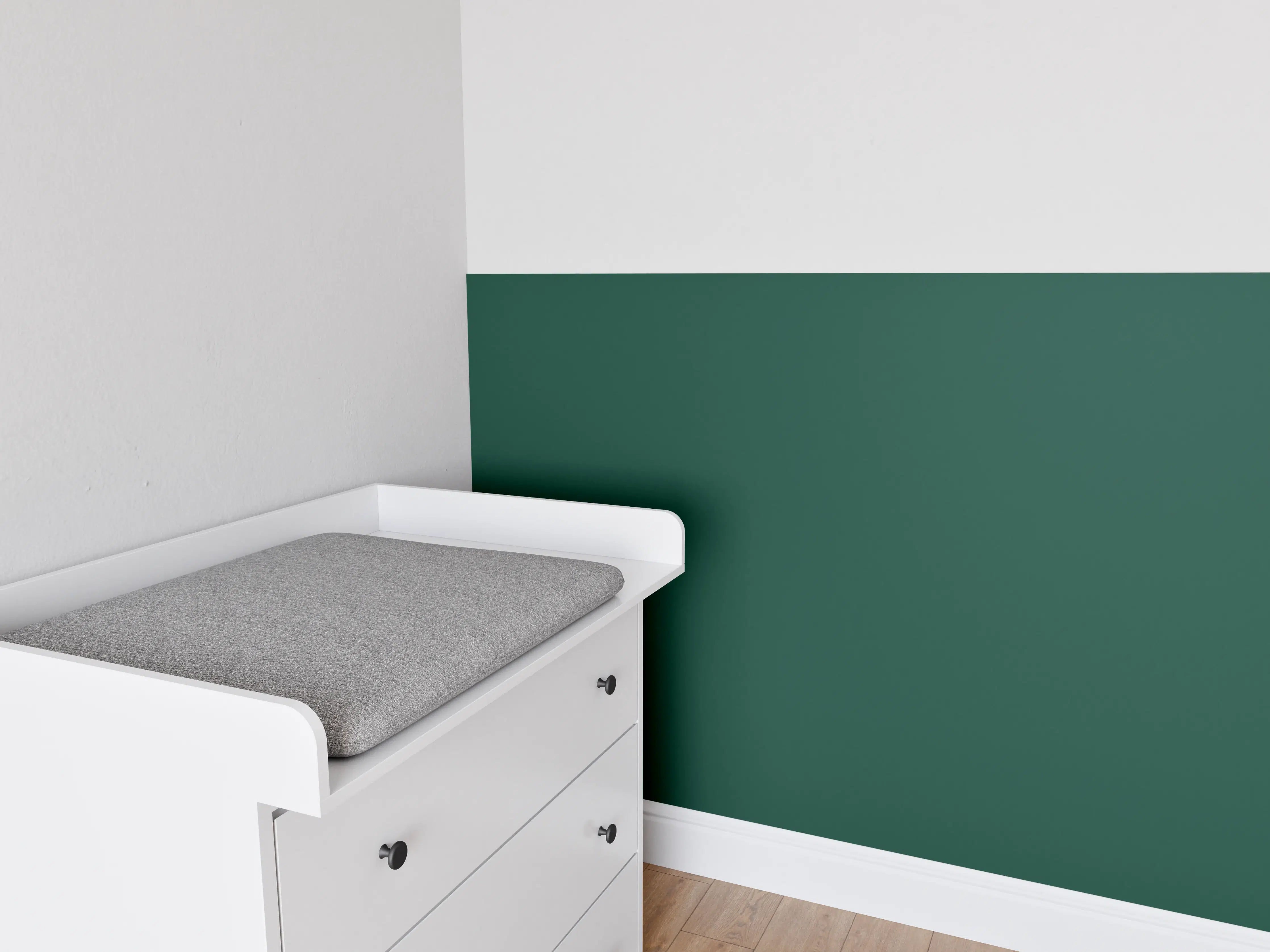 Babyzimmer Wandgestaltung - RAL 6005 (Moosgrün)