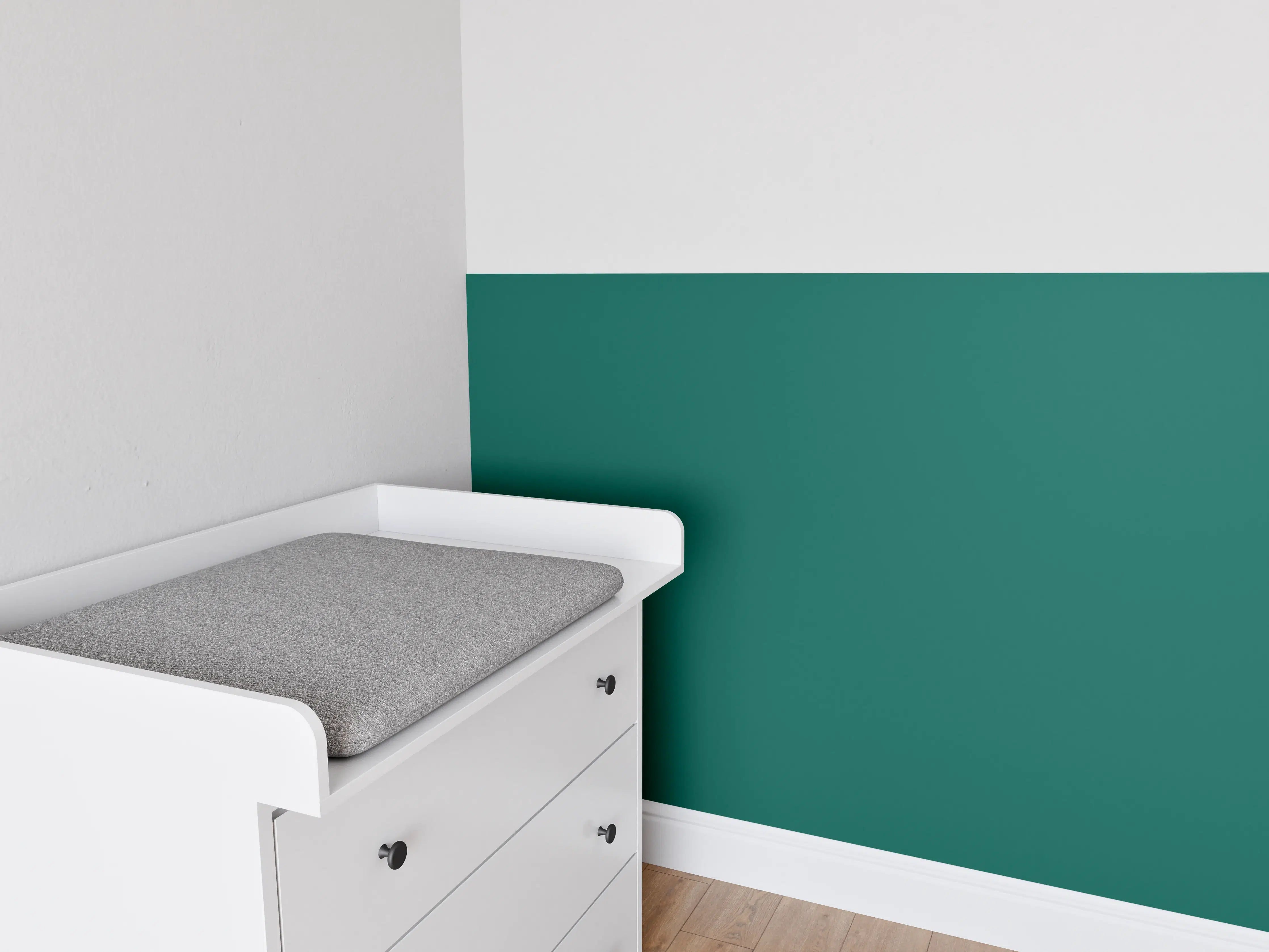 Babyzimmer Wandgestaltung - RAL 6026 (Opalgrün)