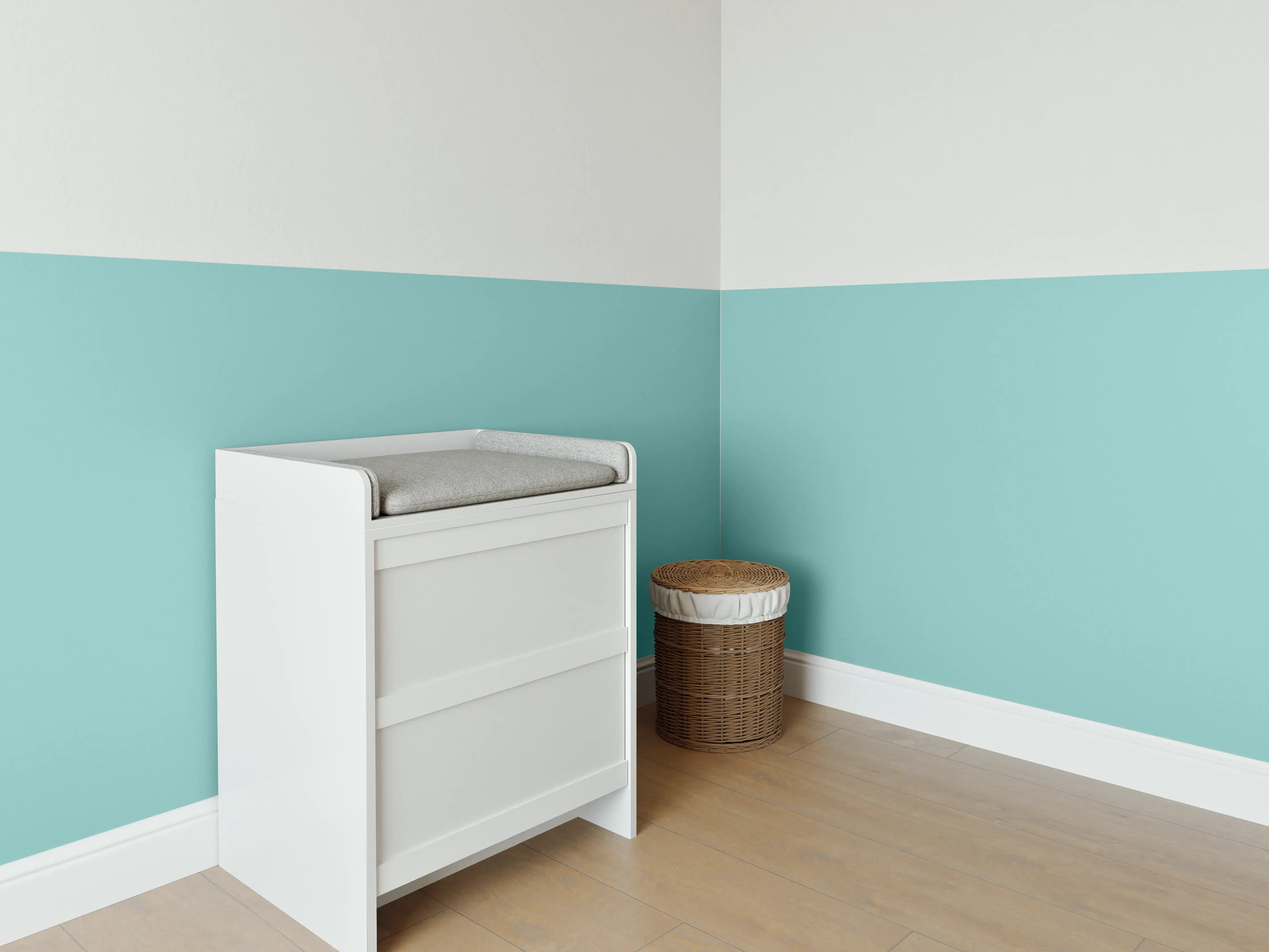 Babyzimmer Wandgestaltung - RAL 6027 (Hellgrün)