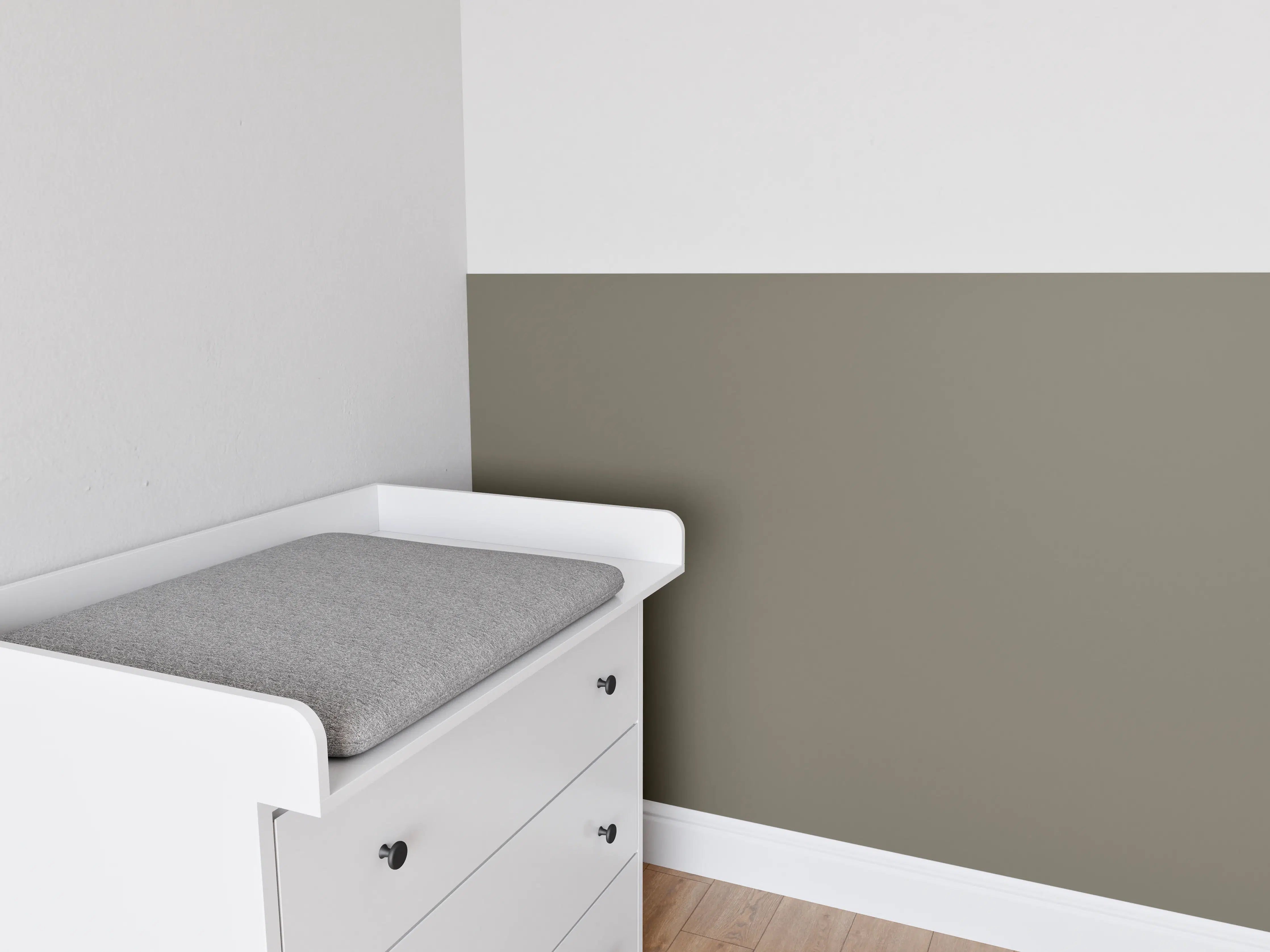 Babyzimmer Wandgestaltung - RAL 7006 (Beigegrau)