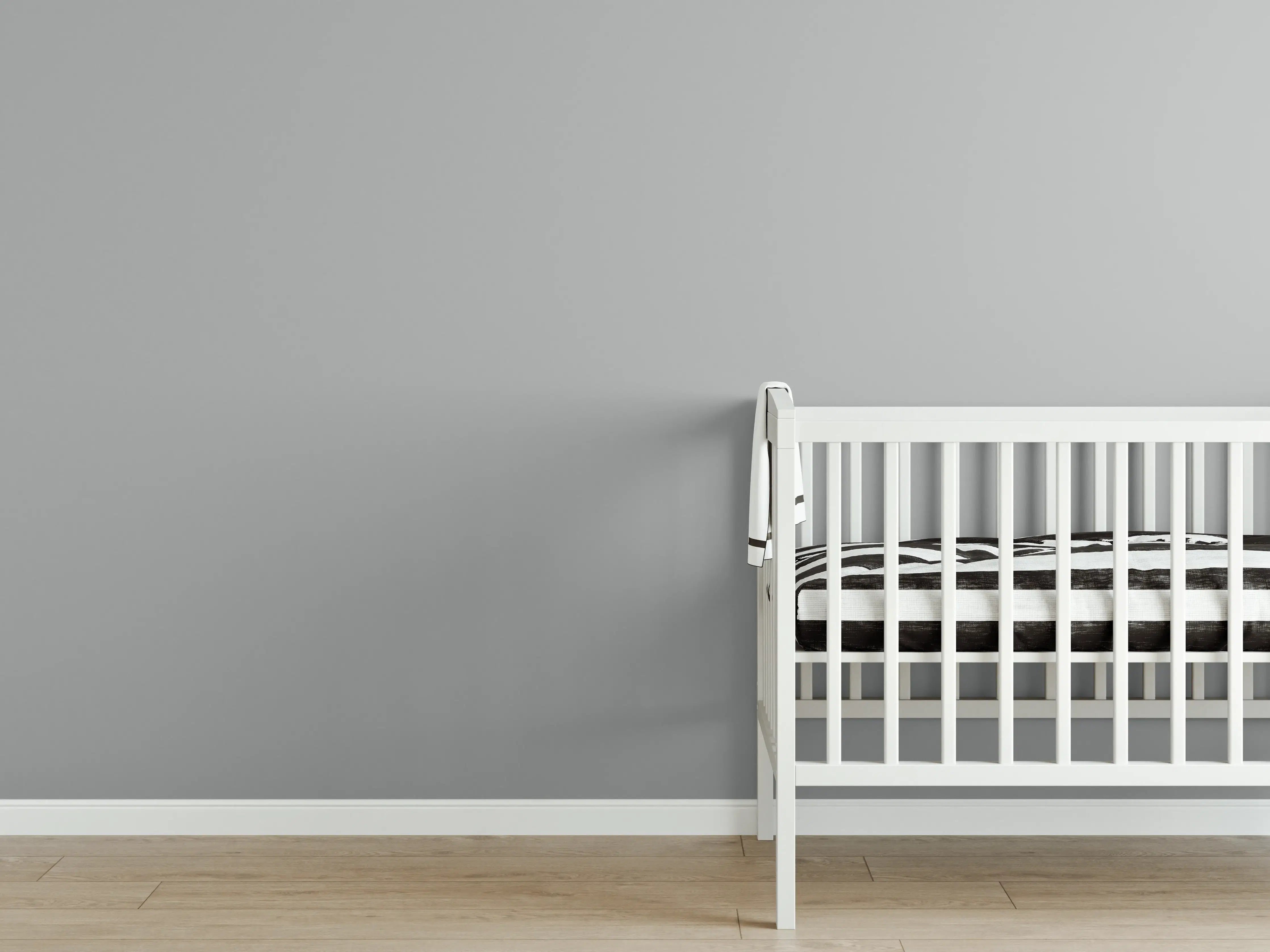 Babyzimmer Wandgestaltung - RAL 9006 (Weißaluminium)