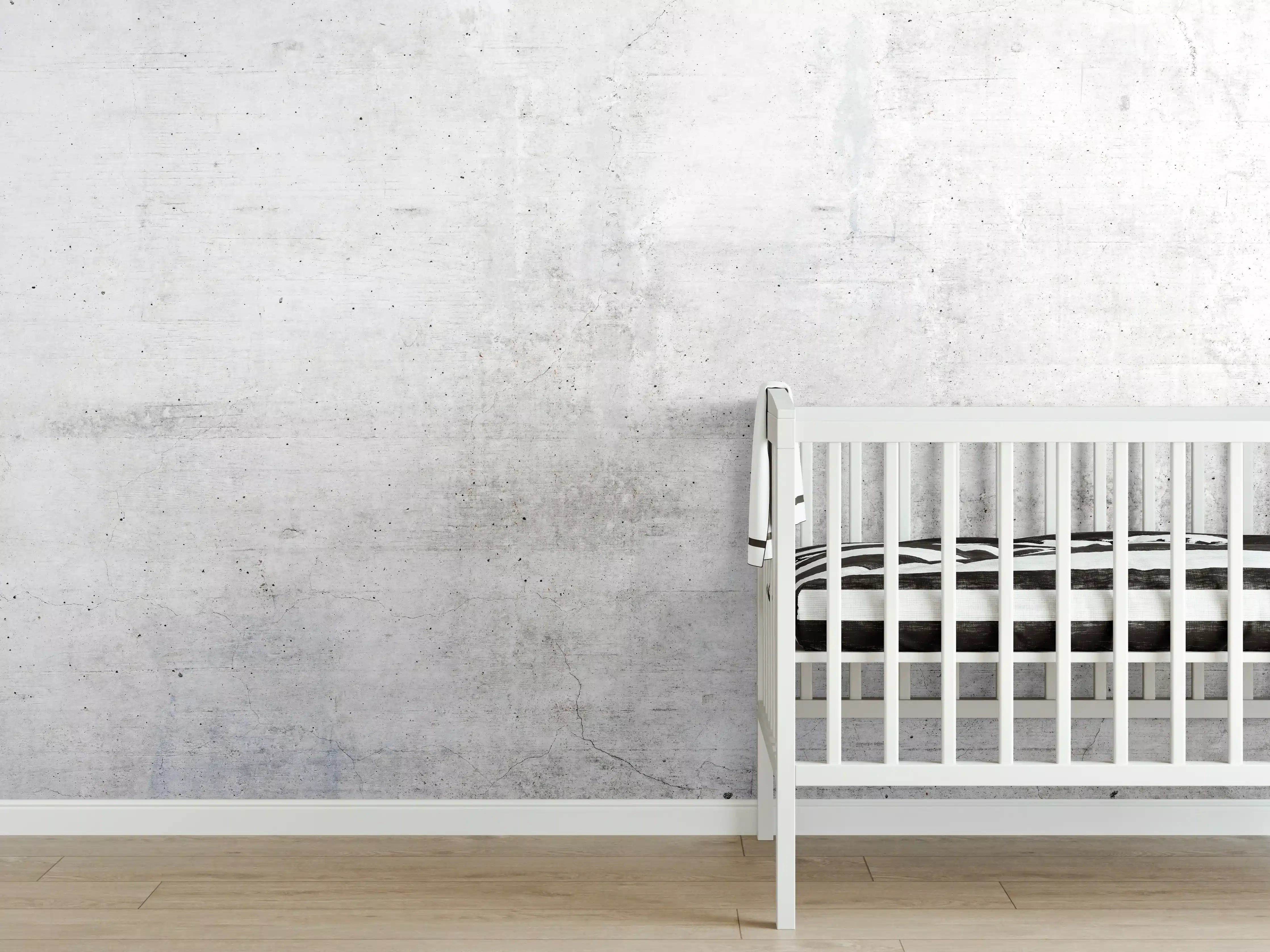 Babyzimmer Wandgestaltung - Rauer weißer Beton