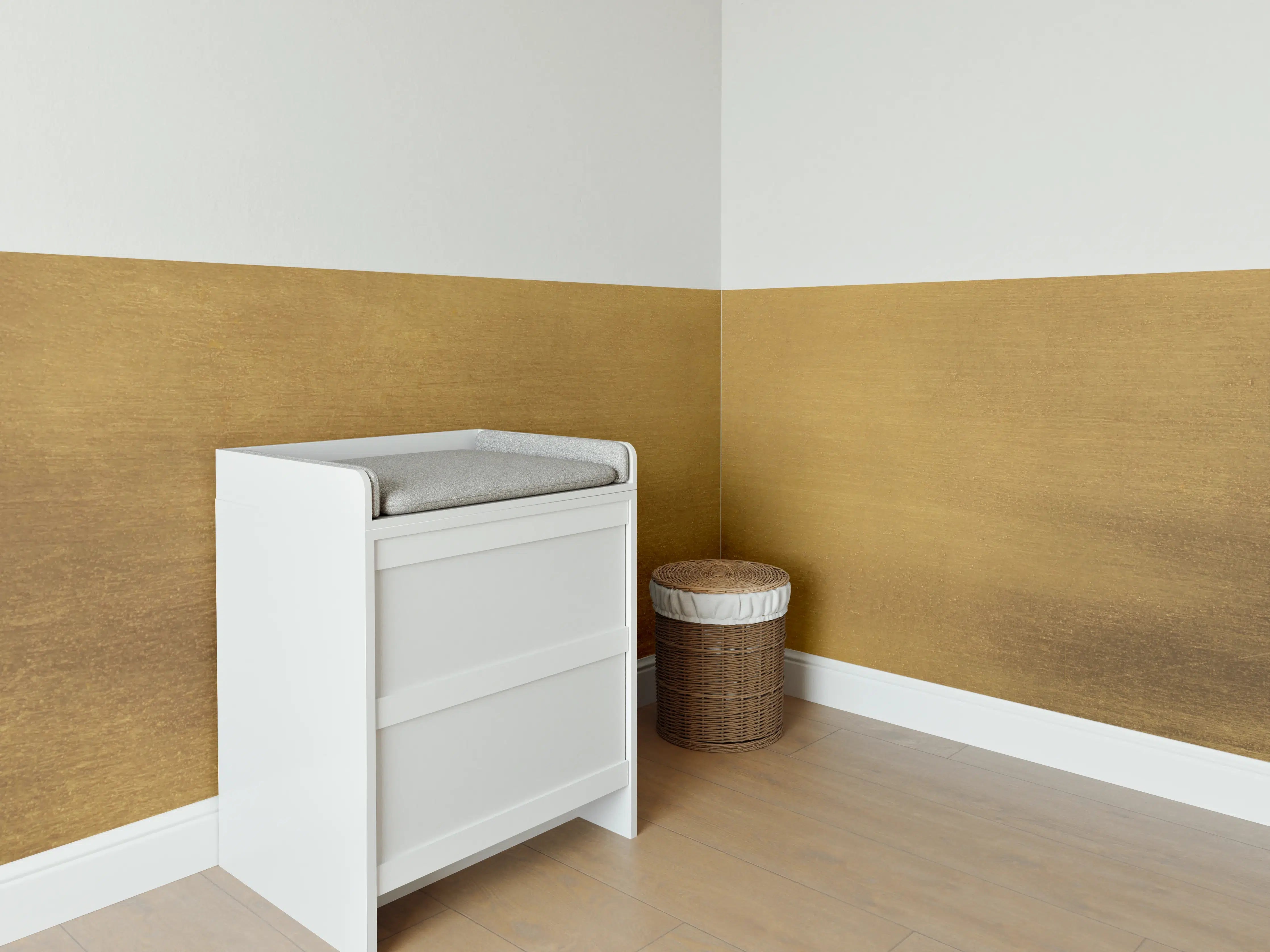 Babyzimmer Wandgestaltung - Raues Gold