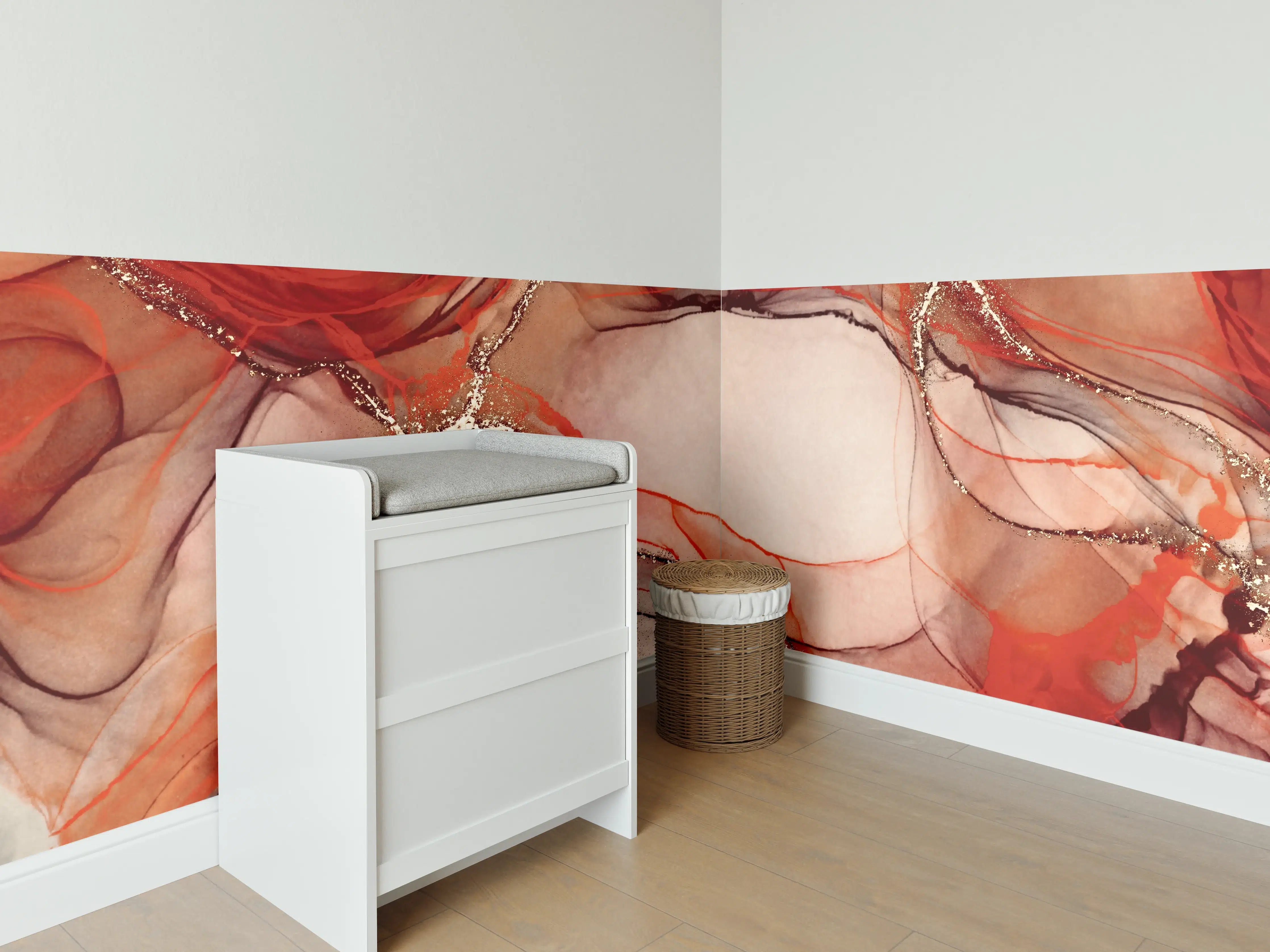 Babyzimmer Wandgestaltung - Rötliche Tinte mit Goldelementen