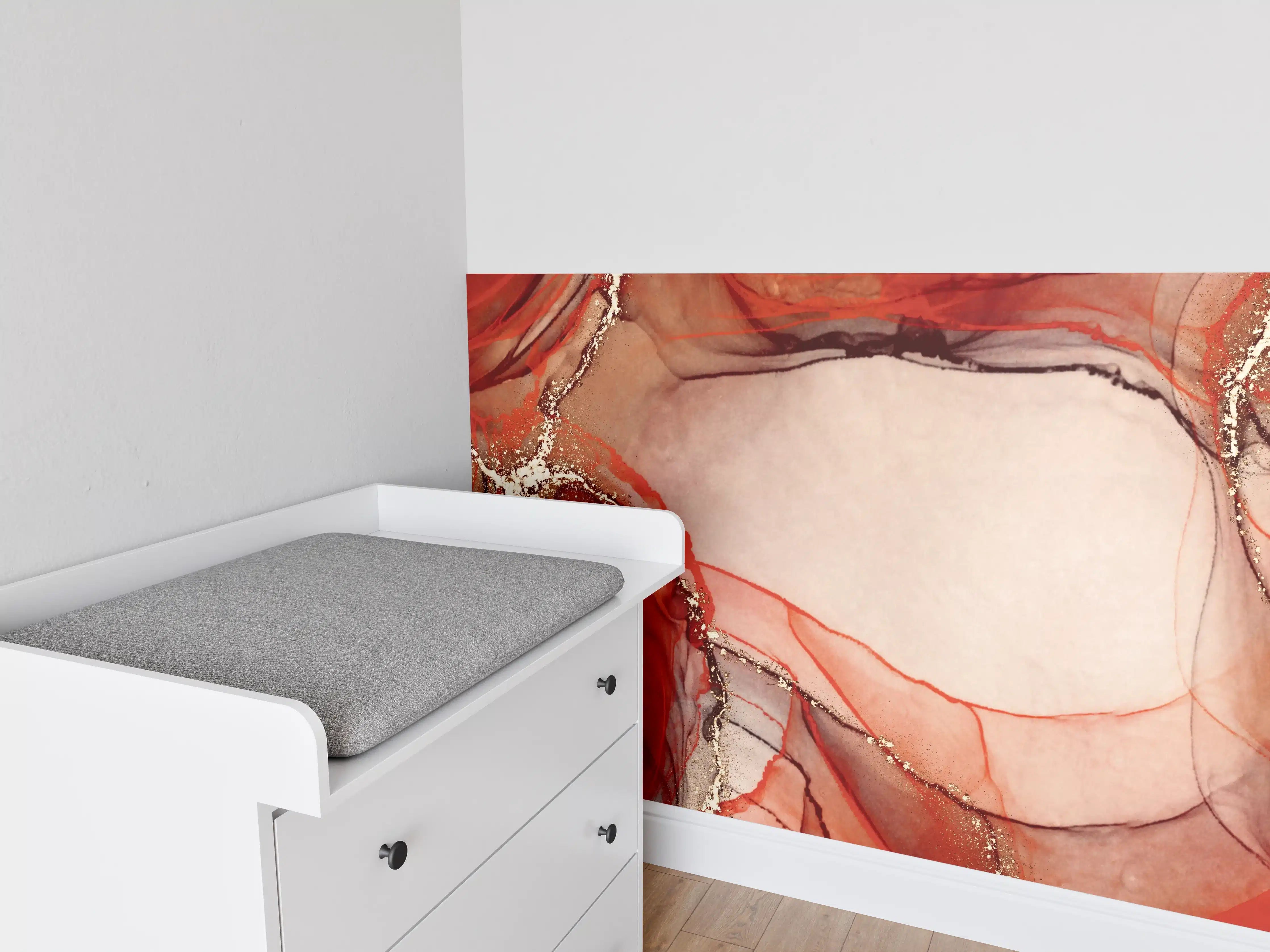 Babyzimmer Wandgestaltung - Rötliche Tinte mit Goldelementen