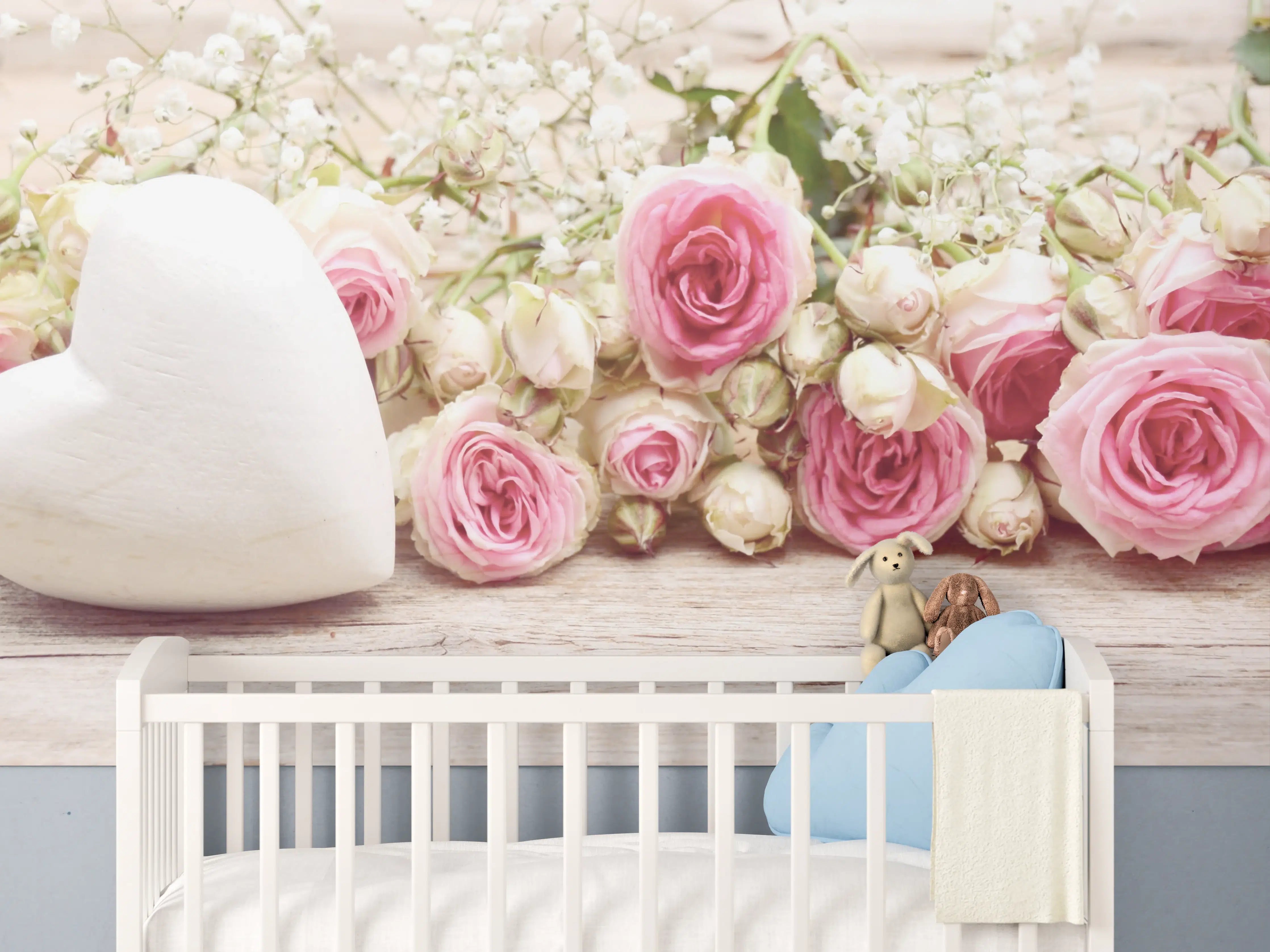 Babyzimmer Wandgestaltung - Romantische Blumen und Herz-Deko