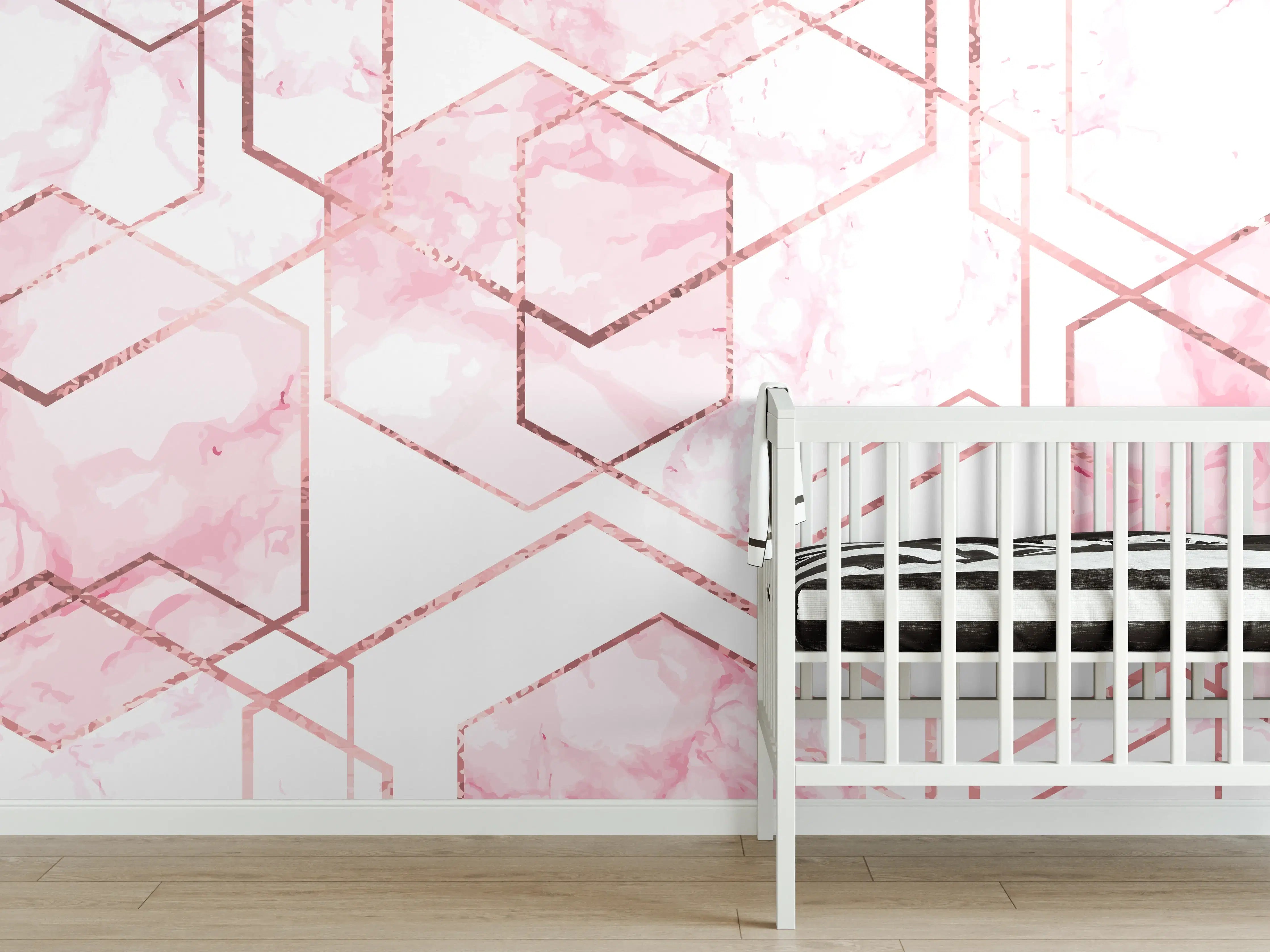 Babyzimmer Wandgestaltung - Rosa Marmor mit Goldakzenten