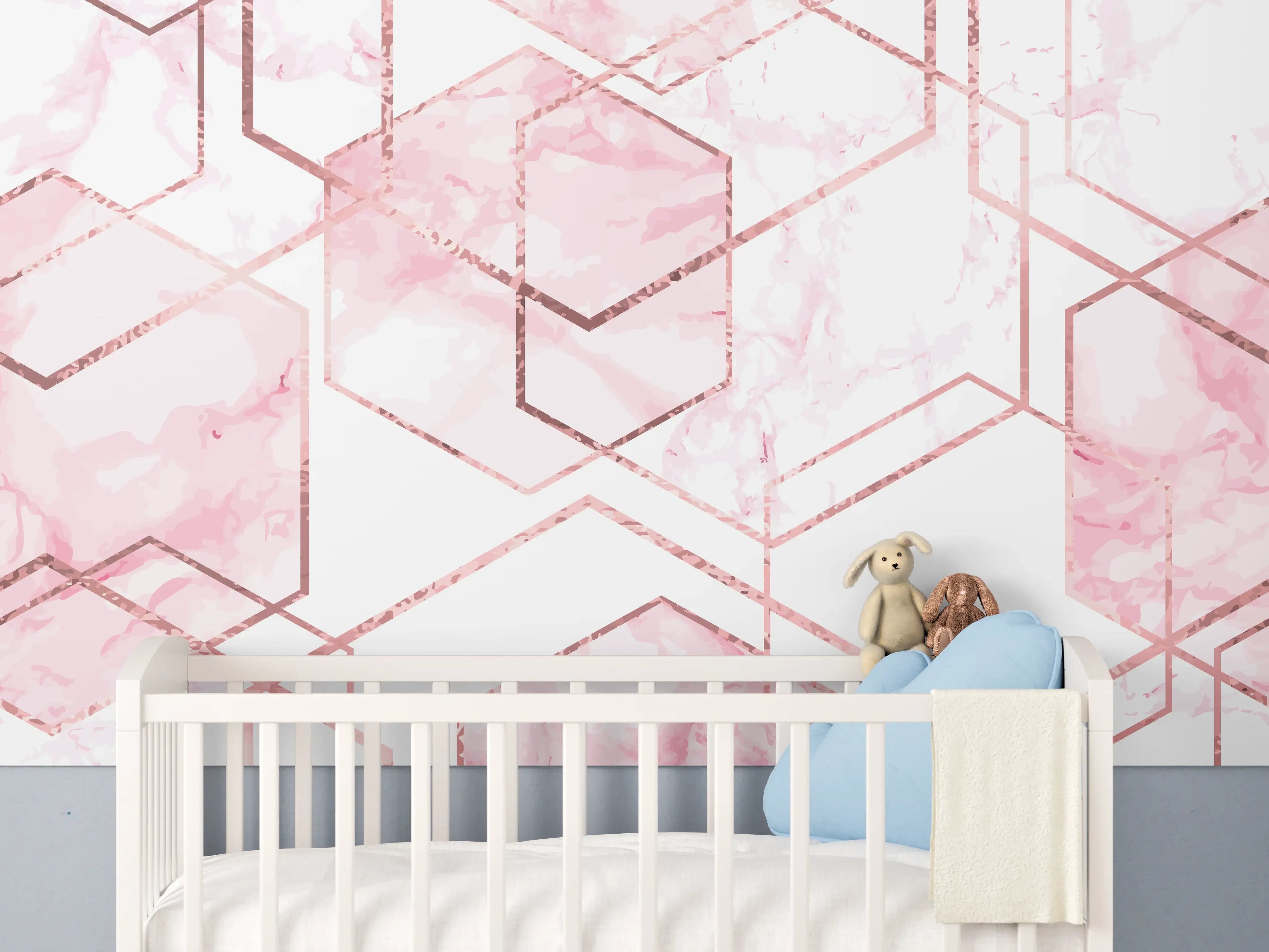 Babyzimmer Wandgestaltung - Rosa Marmor mit Goldakzenten
