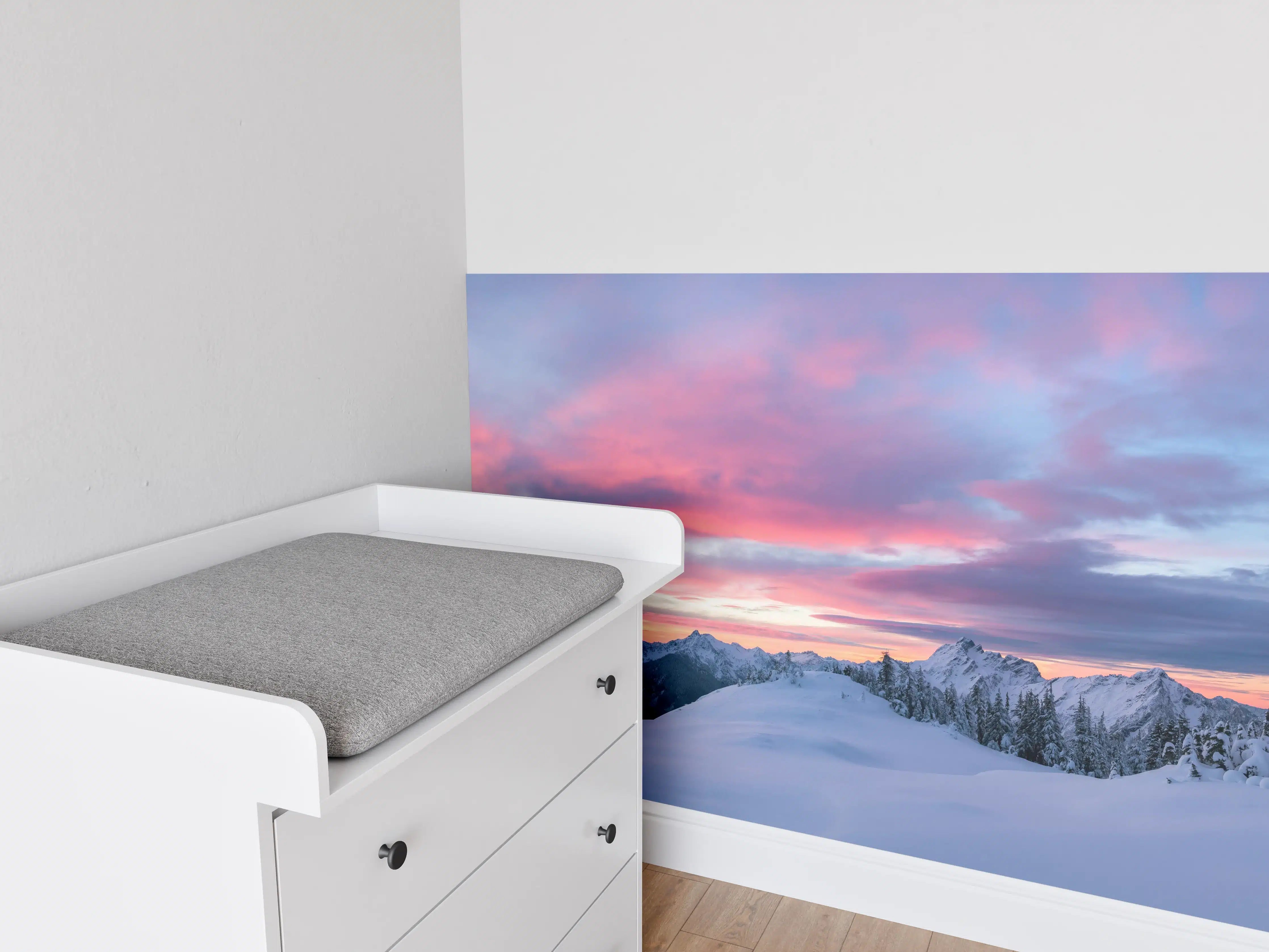 Babyzimmer Wandgestaltung - Rosa Sonnenuntergang Bergpanorama