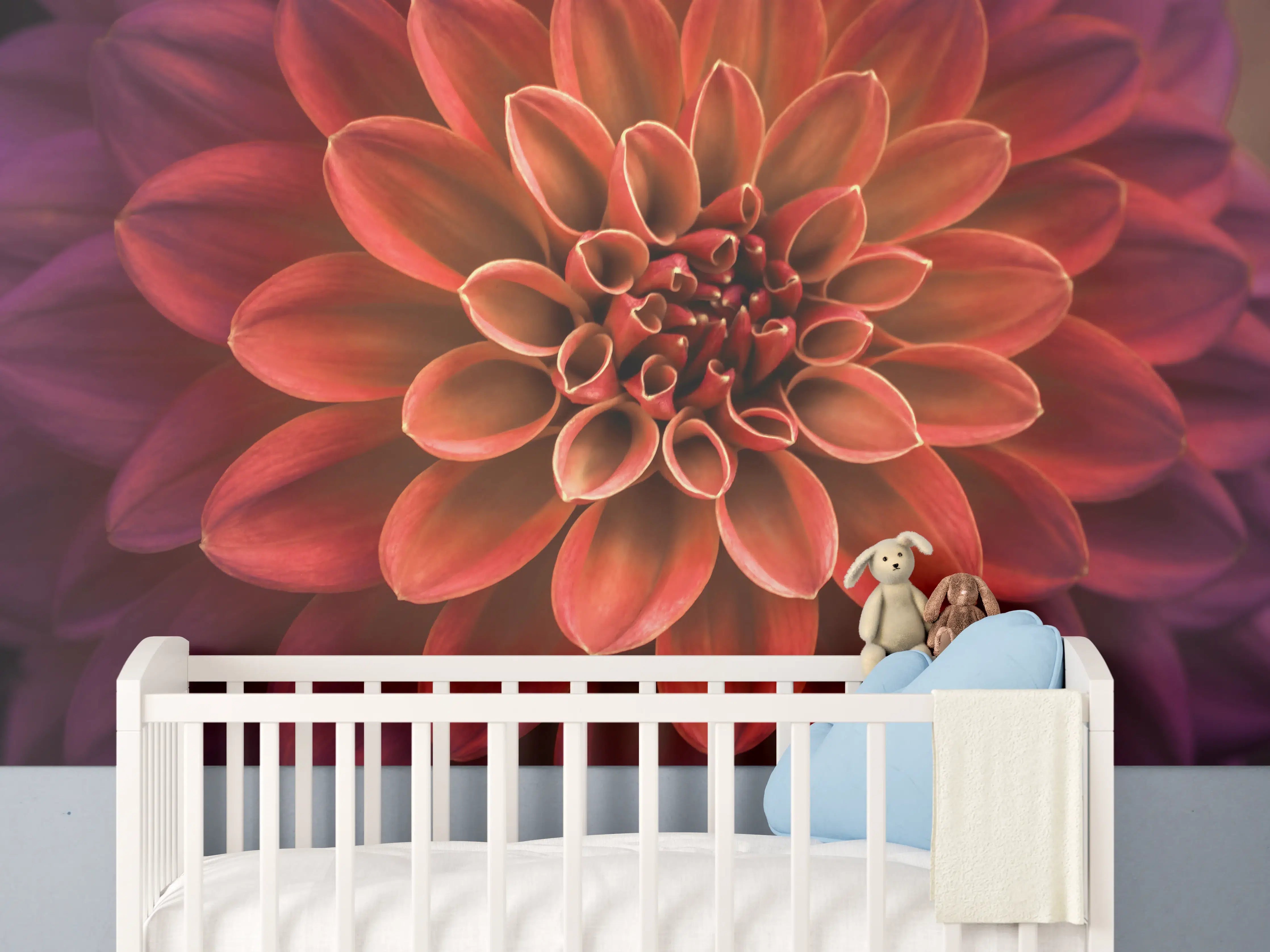 Babyzimmer Wandgestaltung - Rosa und lila Dahlienblütenblätter