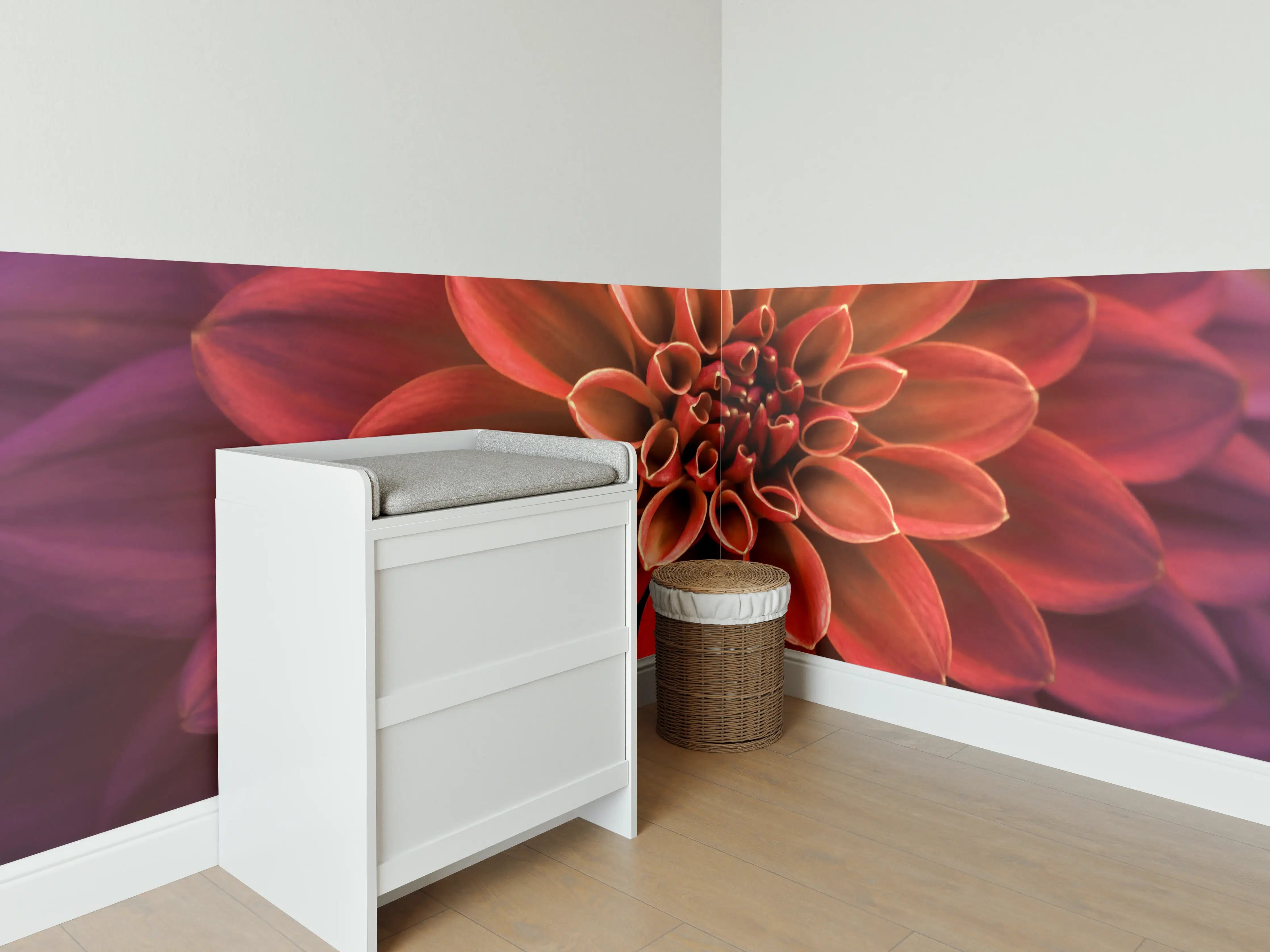 Babyzimmer Wandgestaltung - Rosa und lila Dahlienblütenblätter