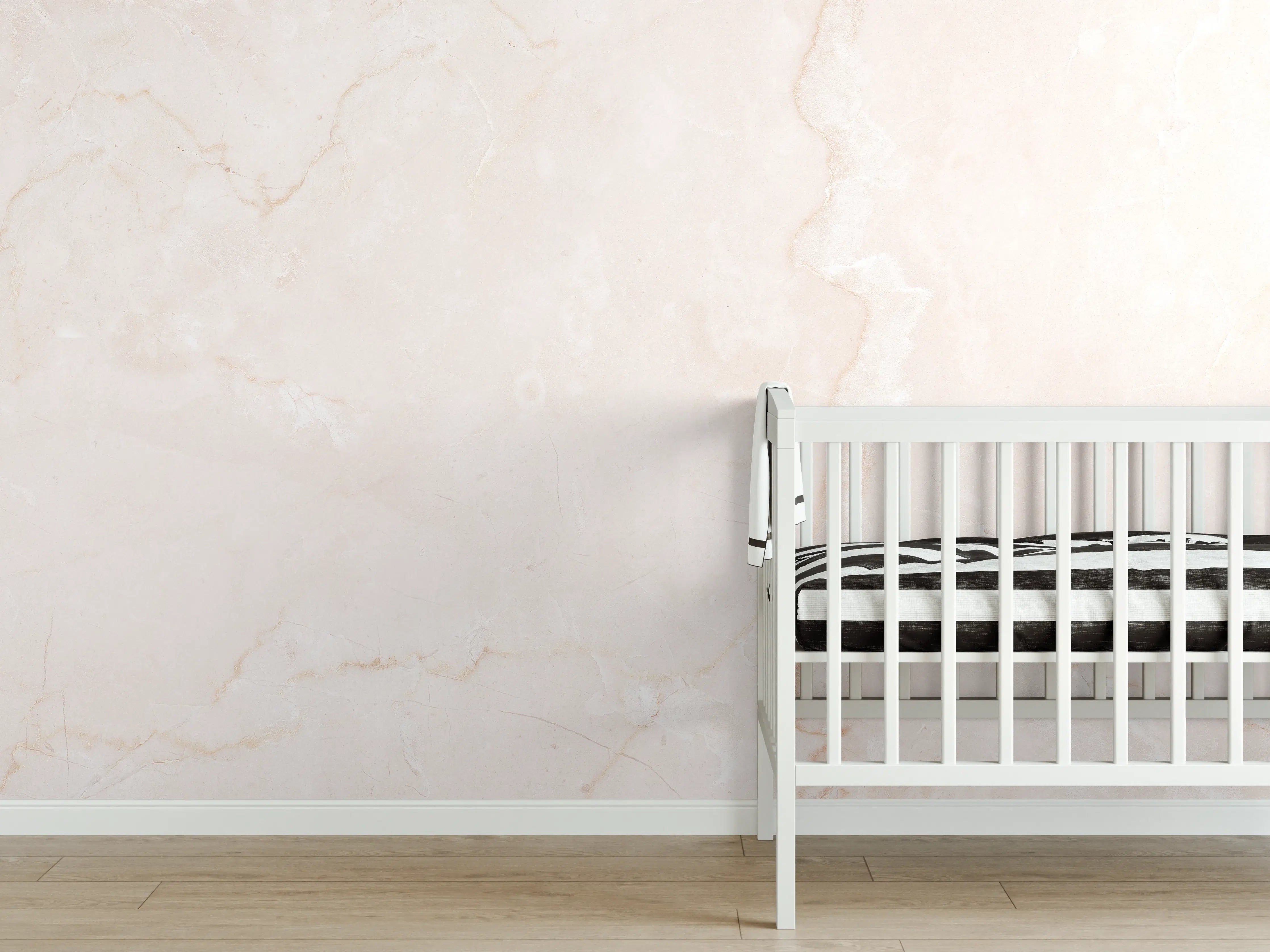 Babyzimmer Wandgestaltung - Rosafarbige moderne Marmortextur
