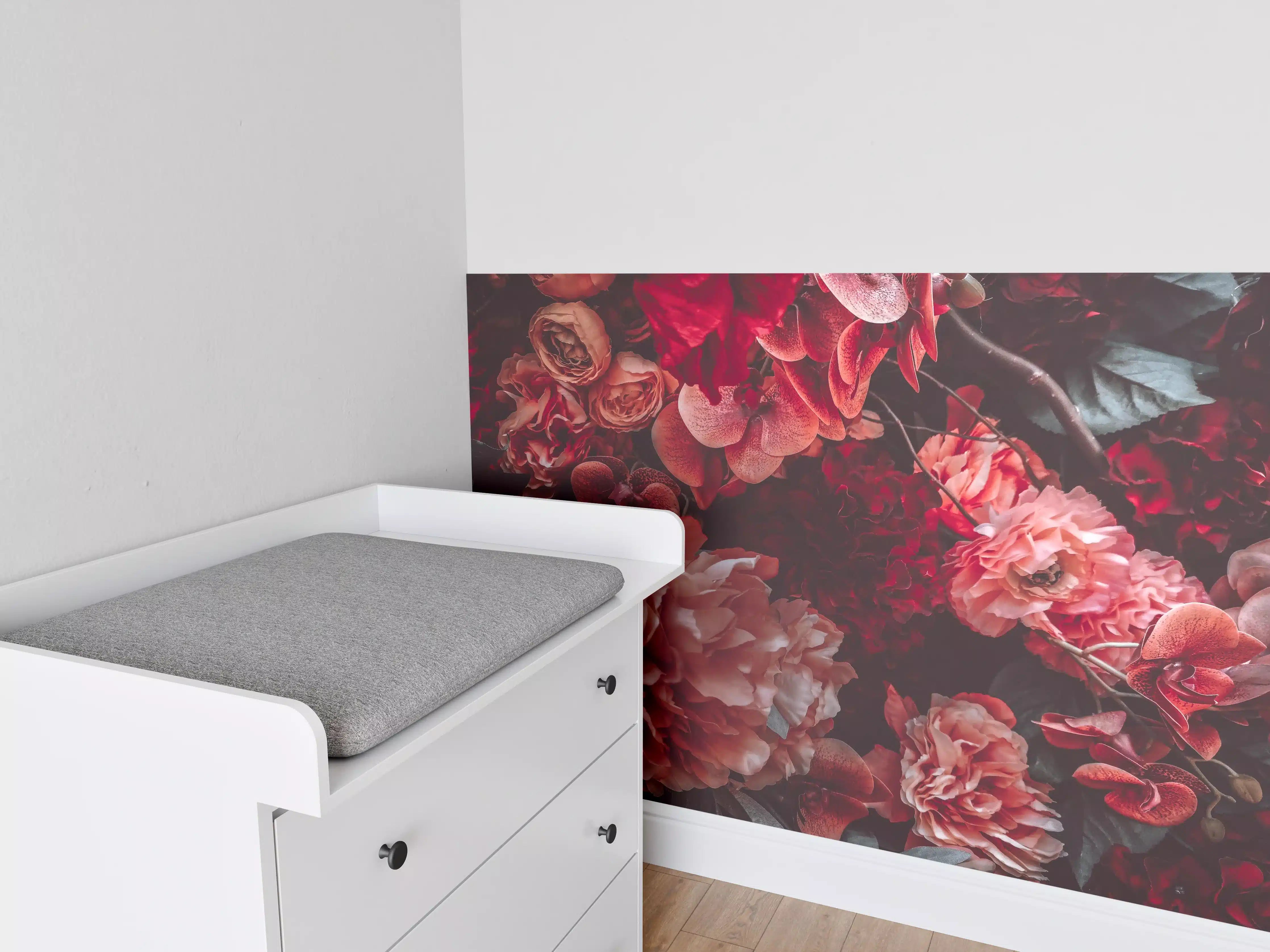 Babyzimmer Wandgestaltung - Rote Blumenstrauß in Blumenarrangement