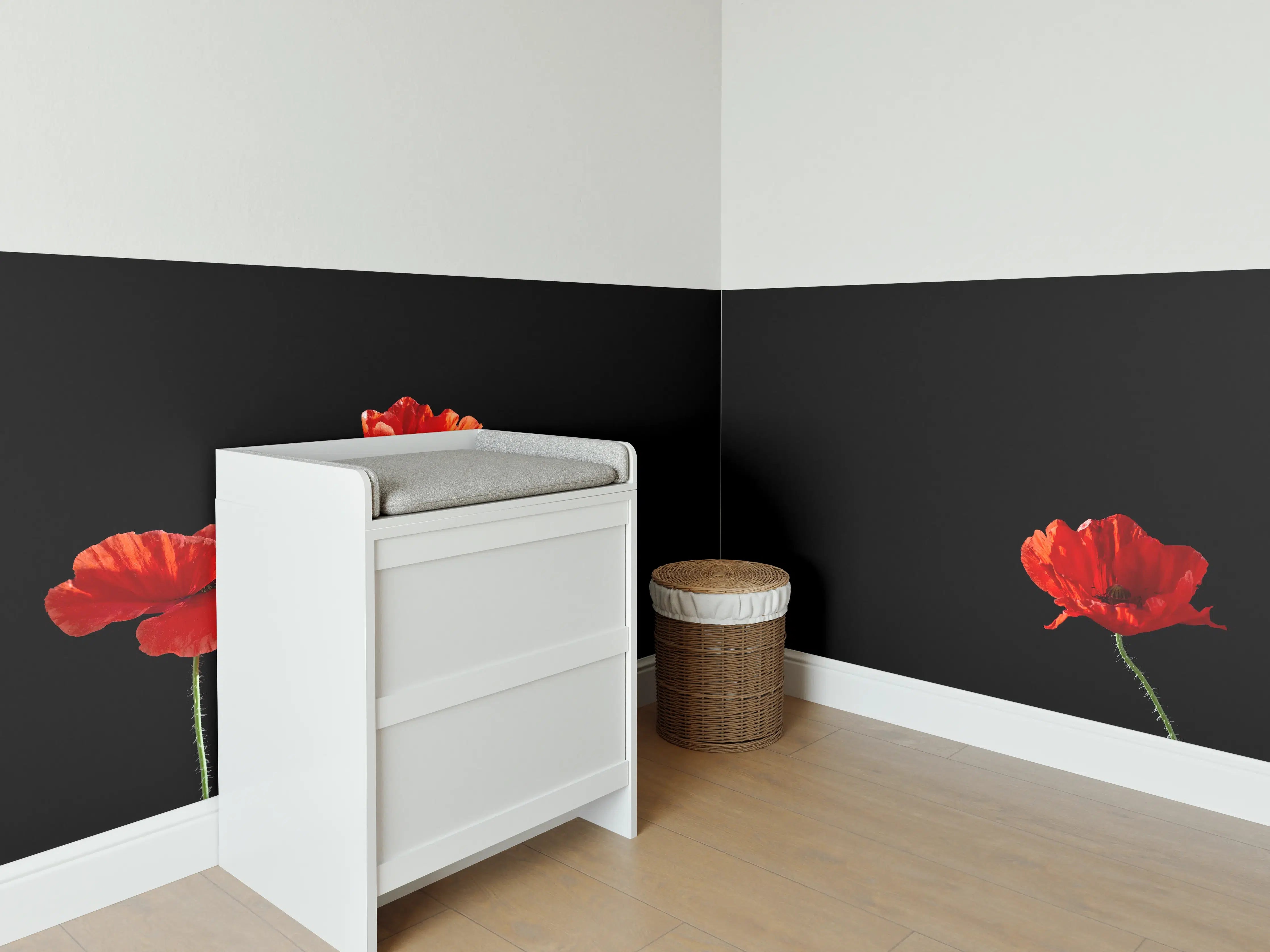 Babyzimmer Wandgestaltung - Rote Mohnblumen auf Schwarz
