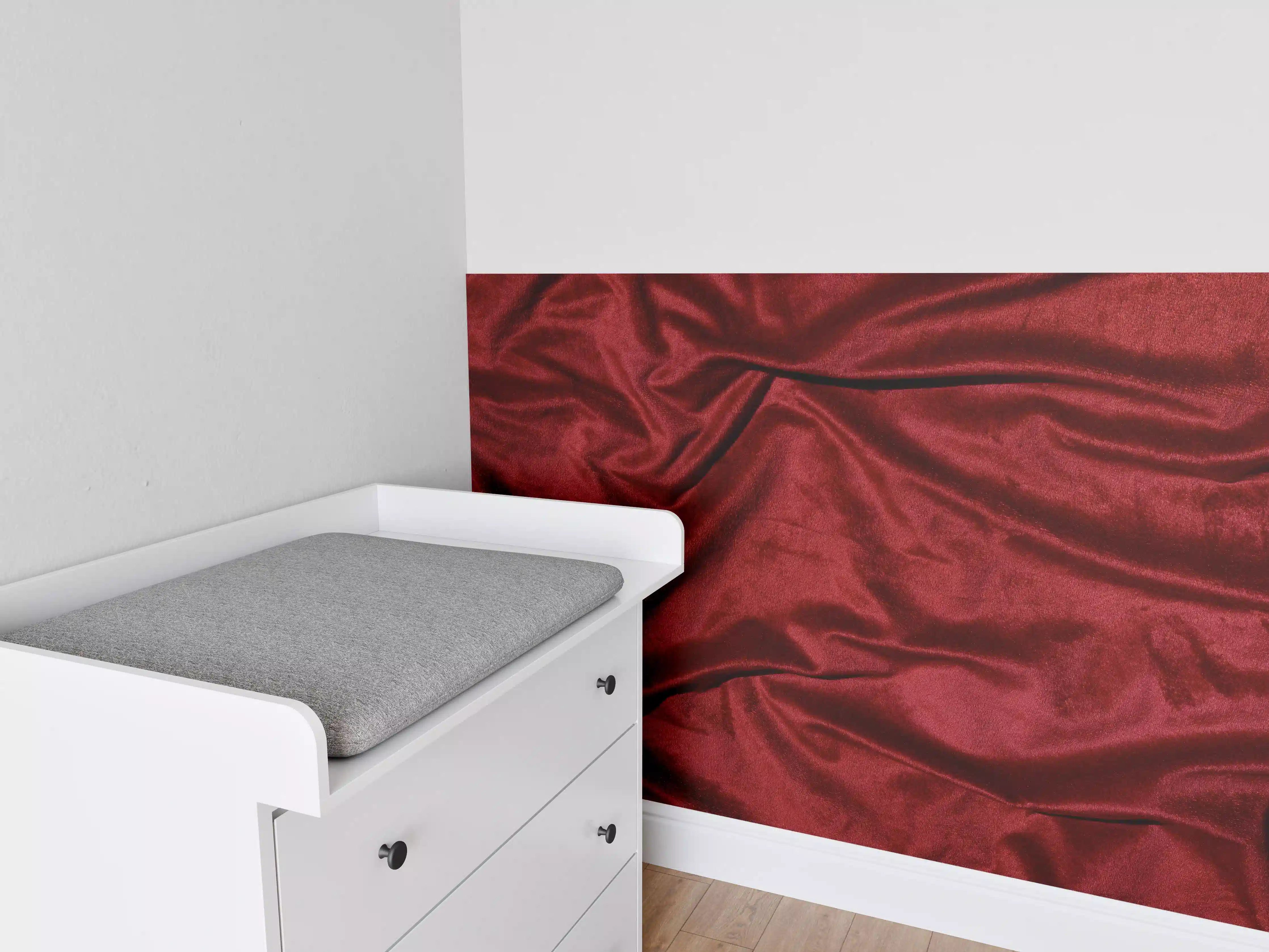 Babyzimmer Wandgestaltung - Rote Satin Seide