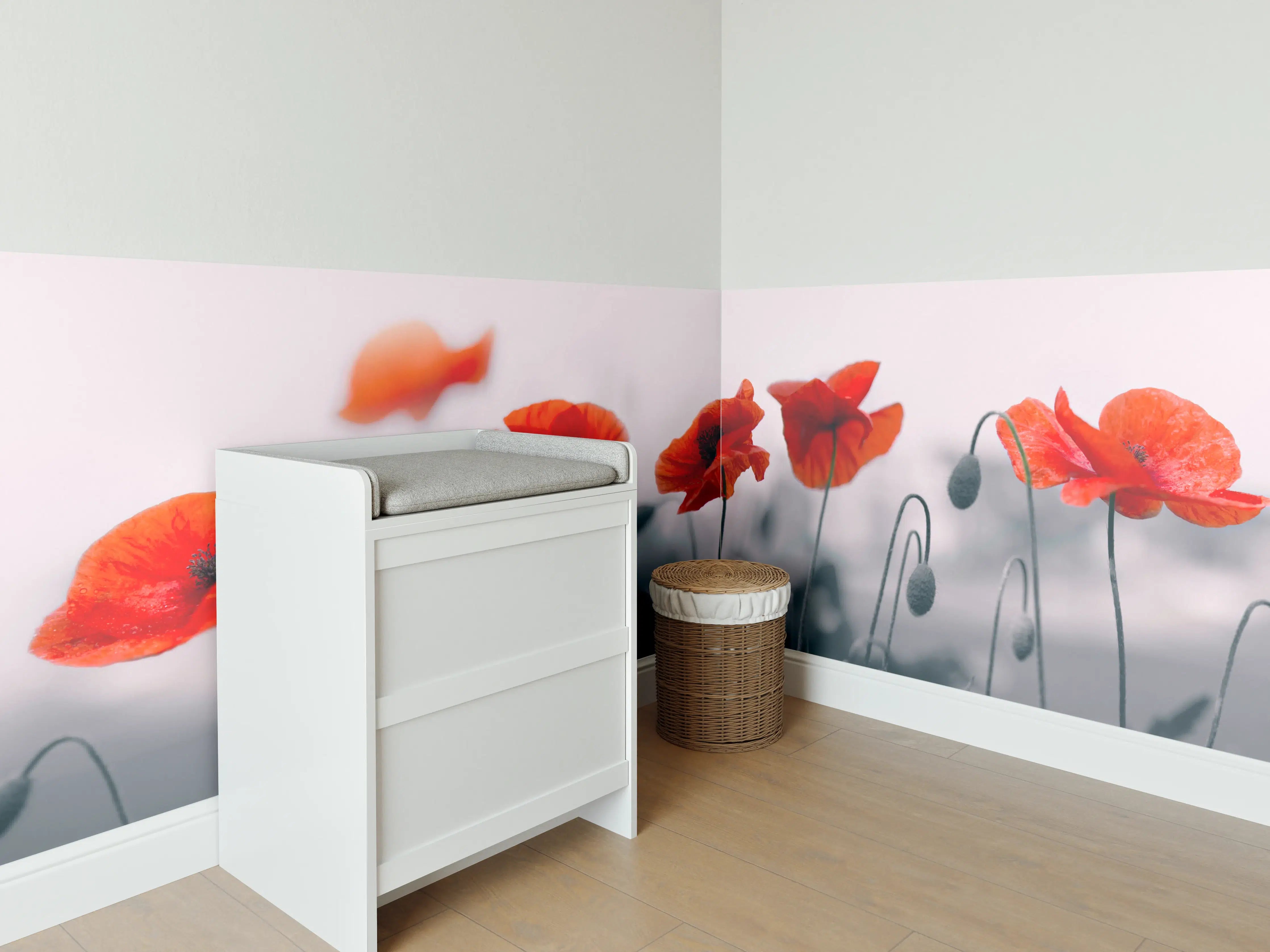 Babyzimmer Wandgestaltung - Roter Mohn auf hellem Hintergrund