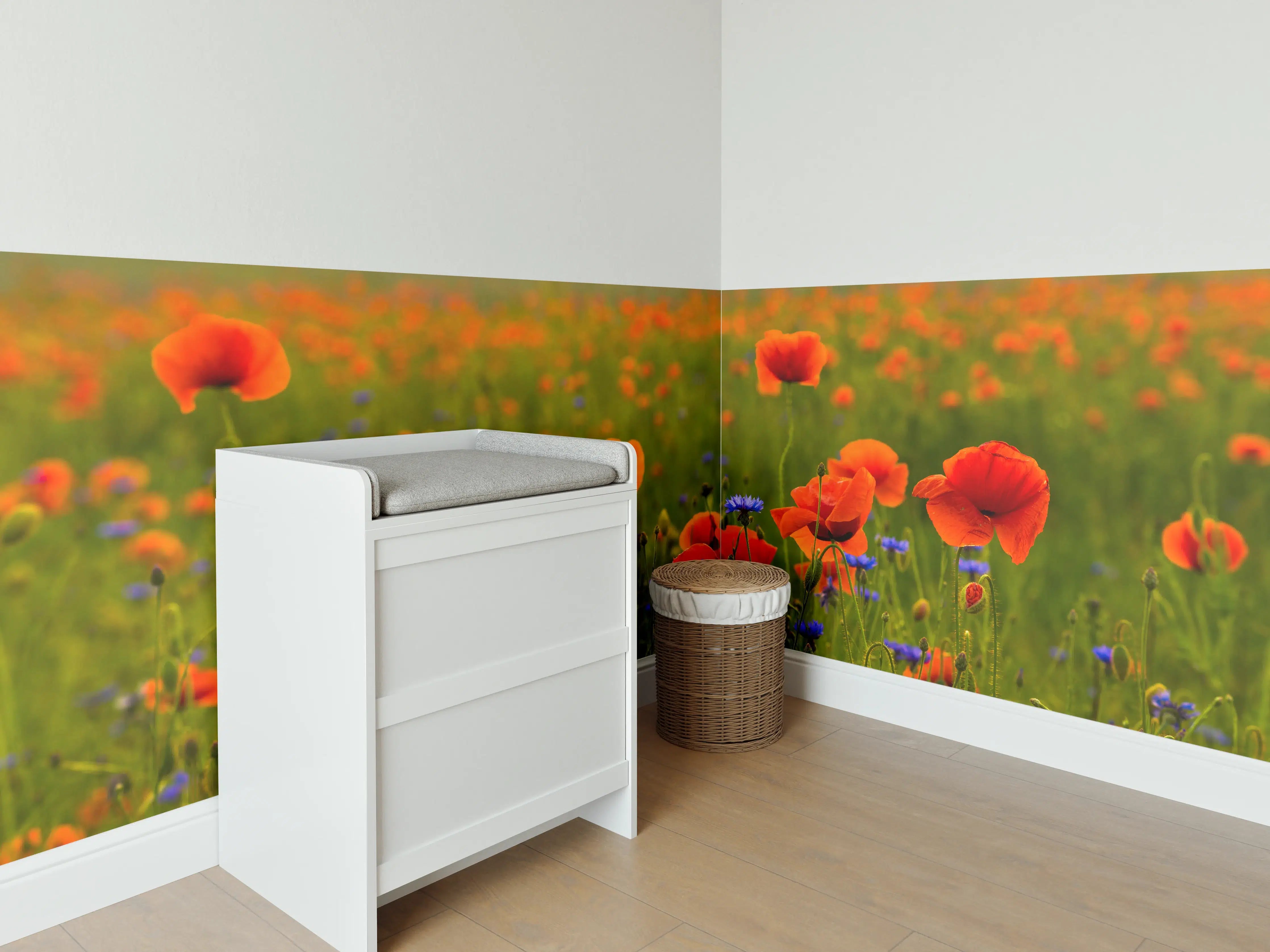 Babyzimmer Wandgestaltung - Rotes Mohnfeld mit Kornblumen