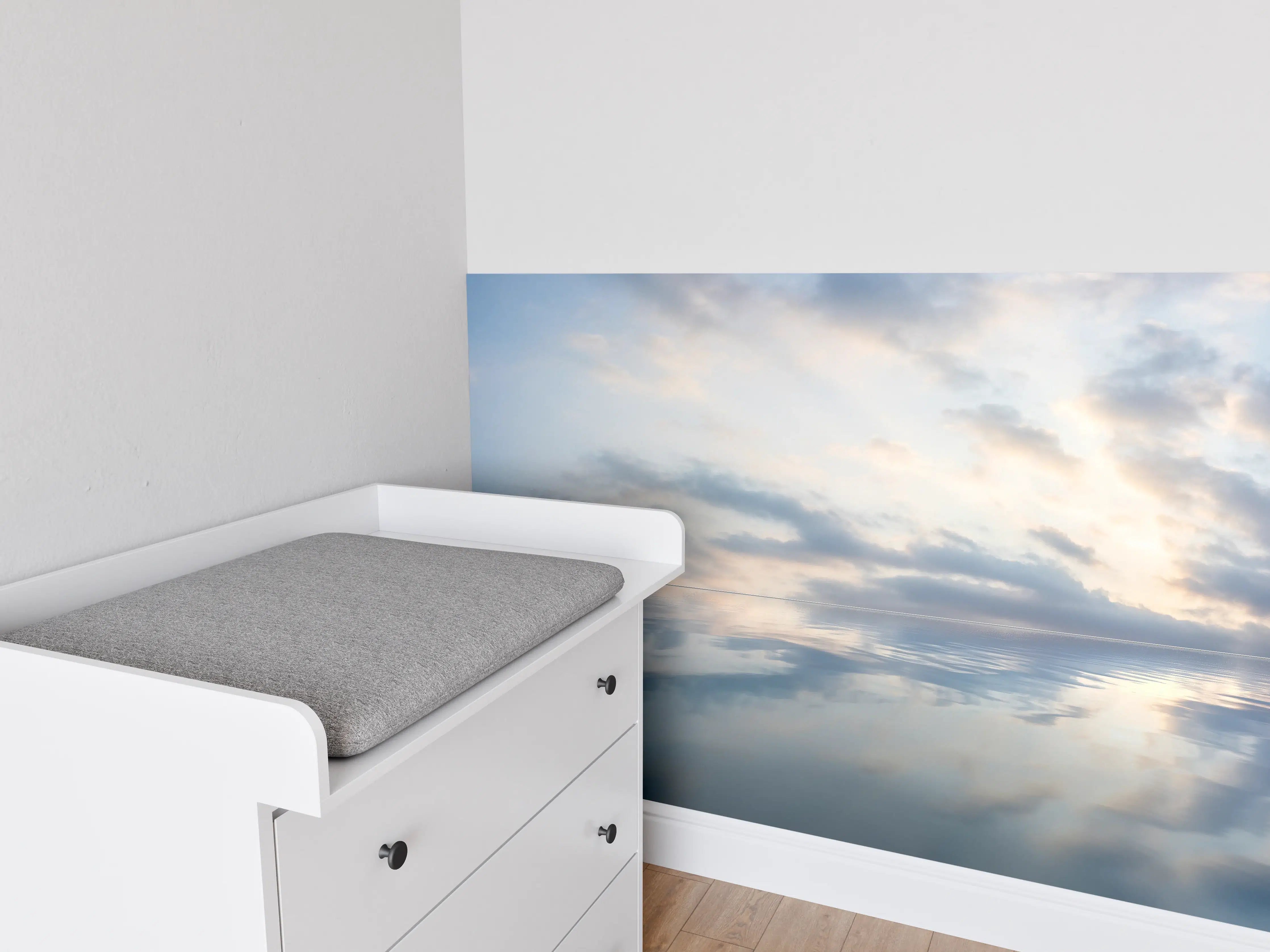 Babyzimmer Wandgestaltung - Ruhiges Wasser mit sanften Wolkenstrukturen