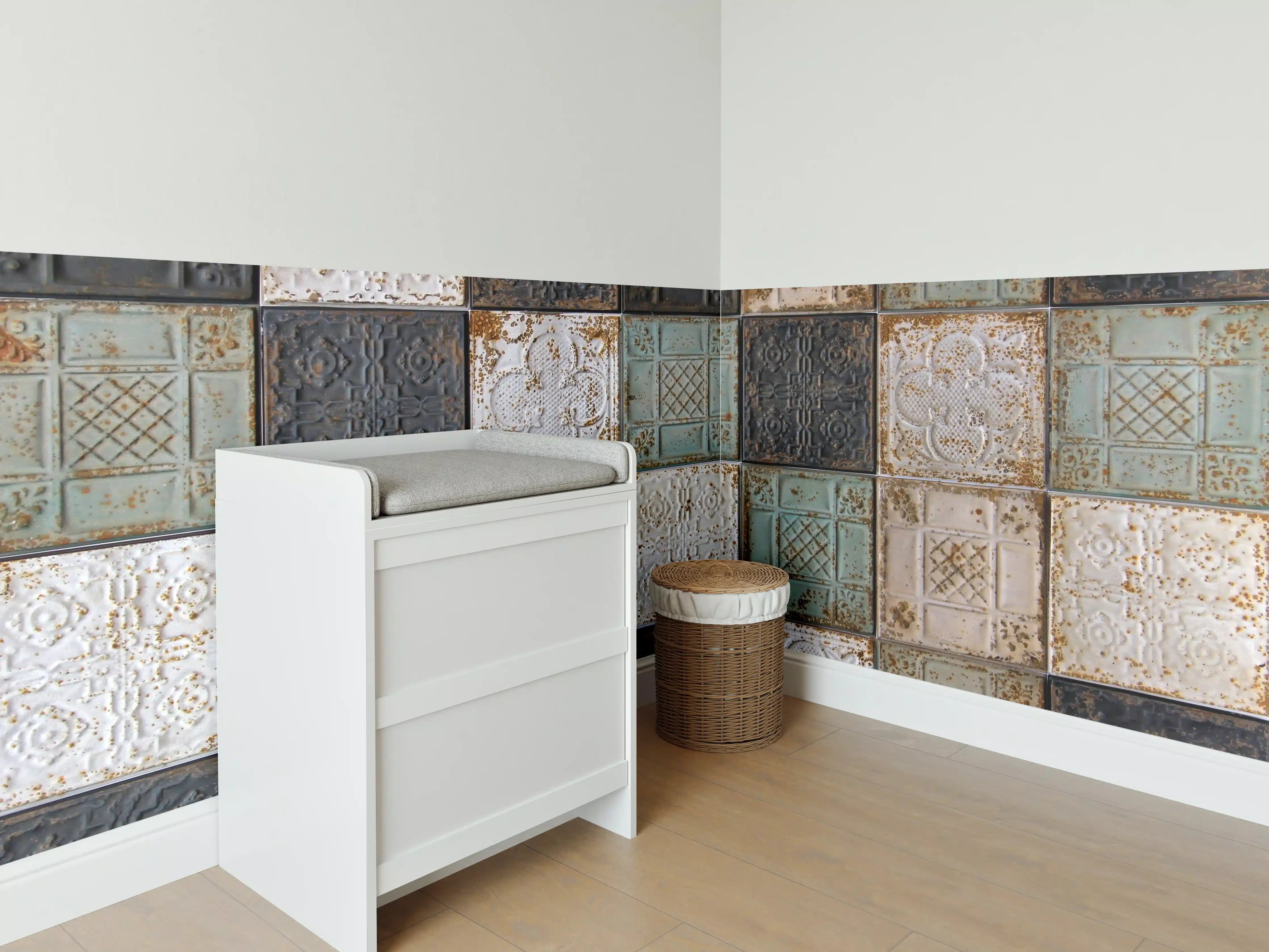 Babyzimmer Wandgestaltung - Rustikal aussehende orientalische Deckenplatten
