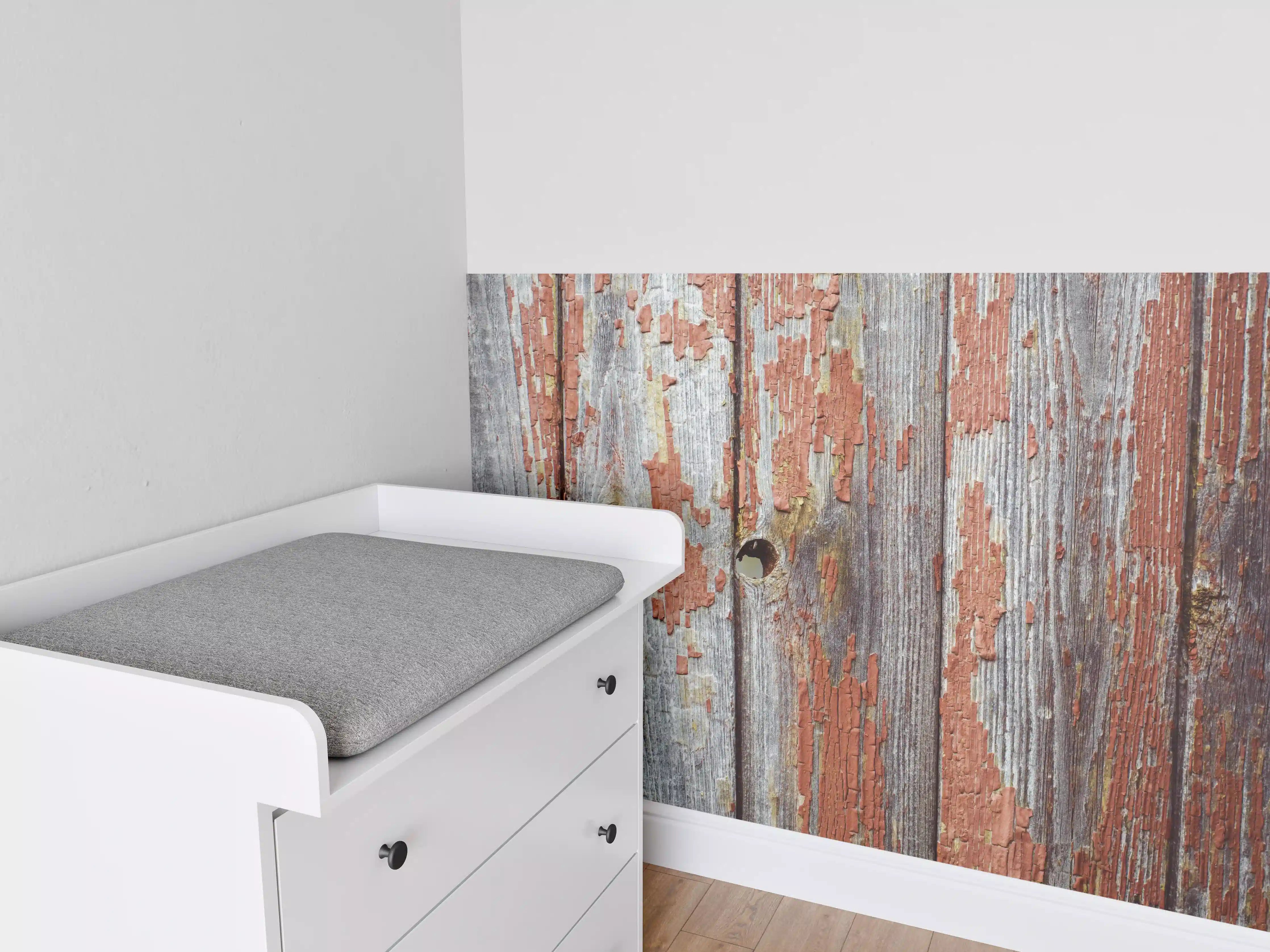 Babyzimmer Wandgestaltung - Rustikale Holzbretter mit Loch