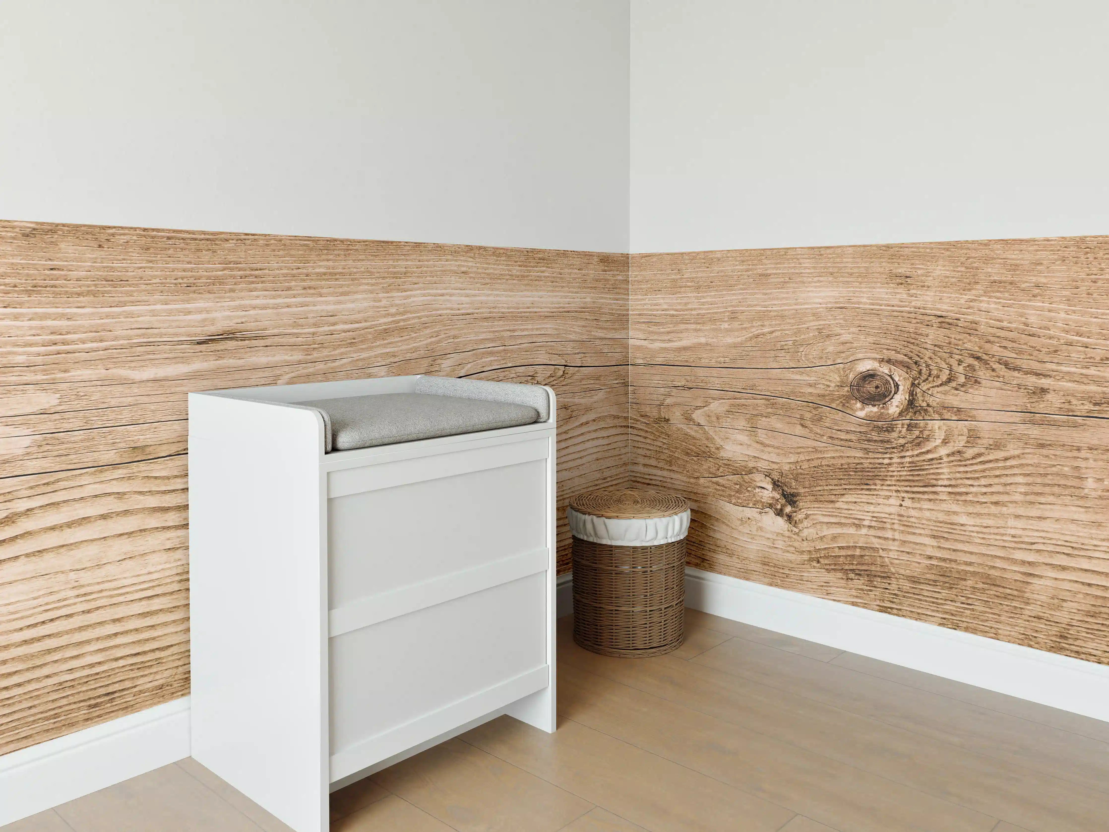 Babyzimmer Wandgestaltung - Rustikale Holzoptik mit natürlicher Maserung