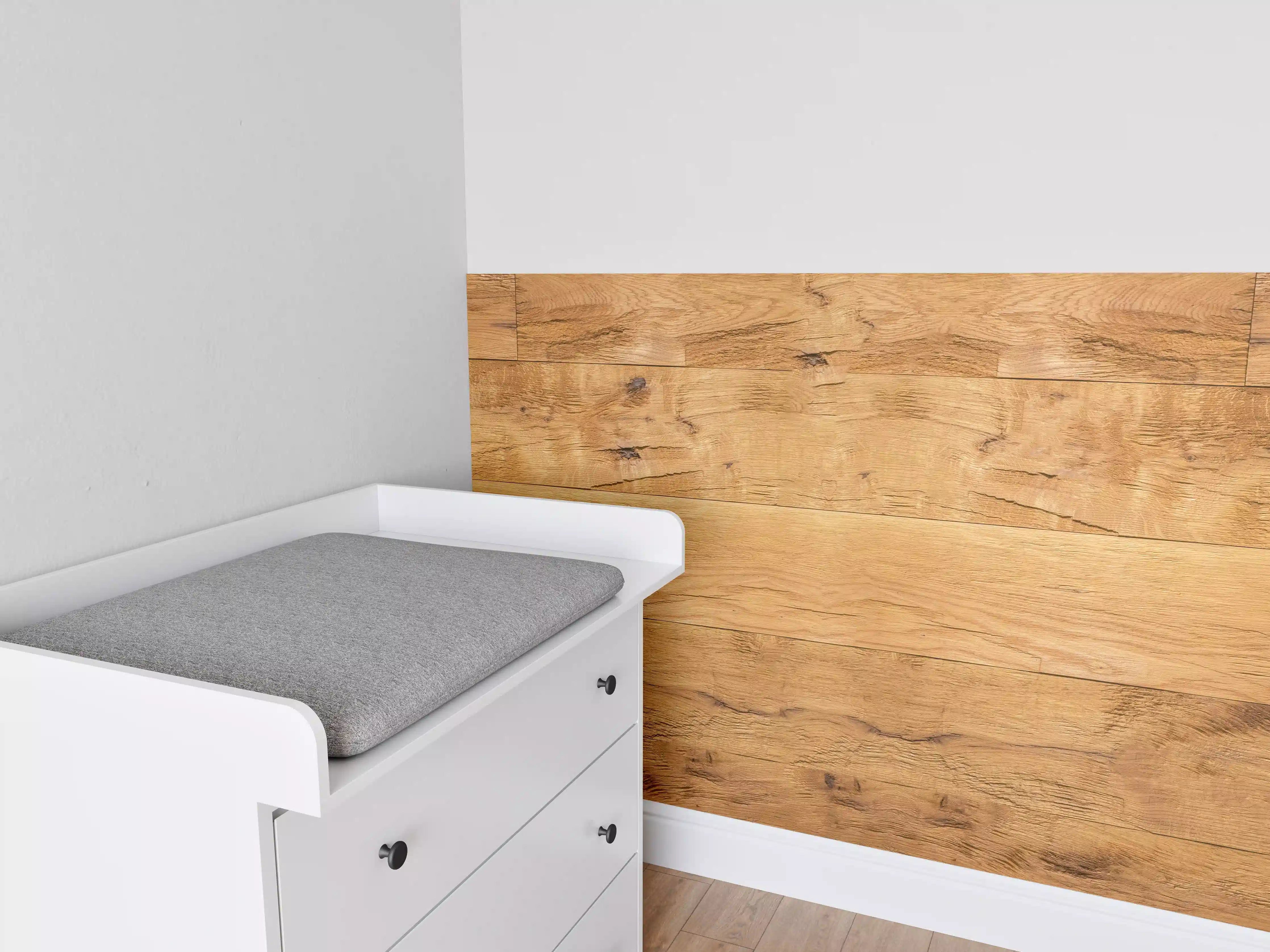 Babyzimmer Wandgestaltung - Rustikale Holzplatte