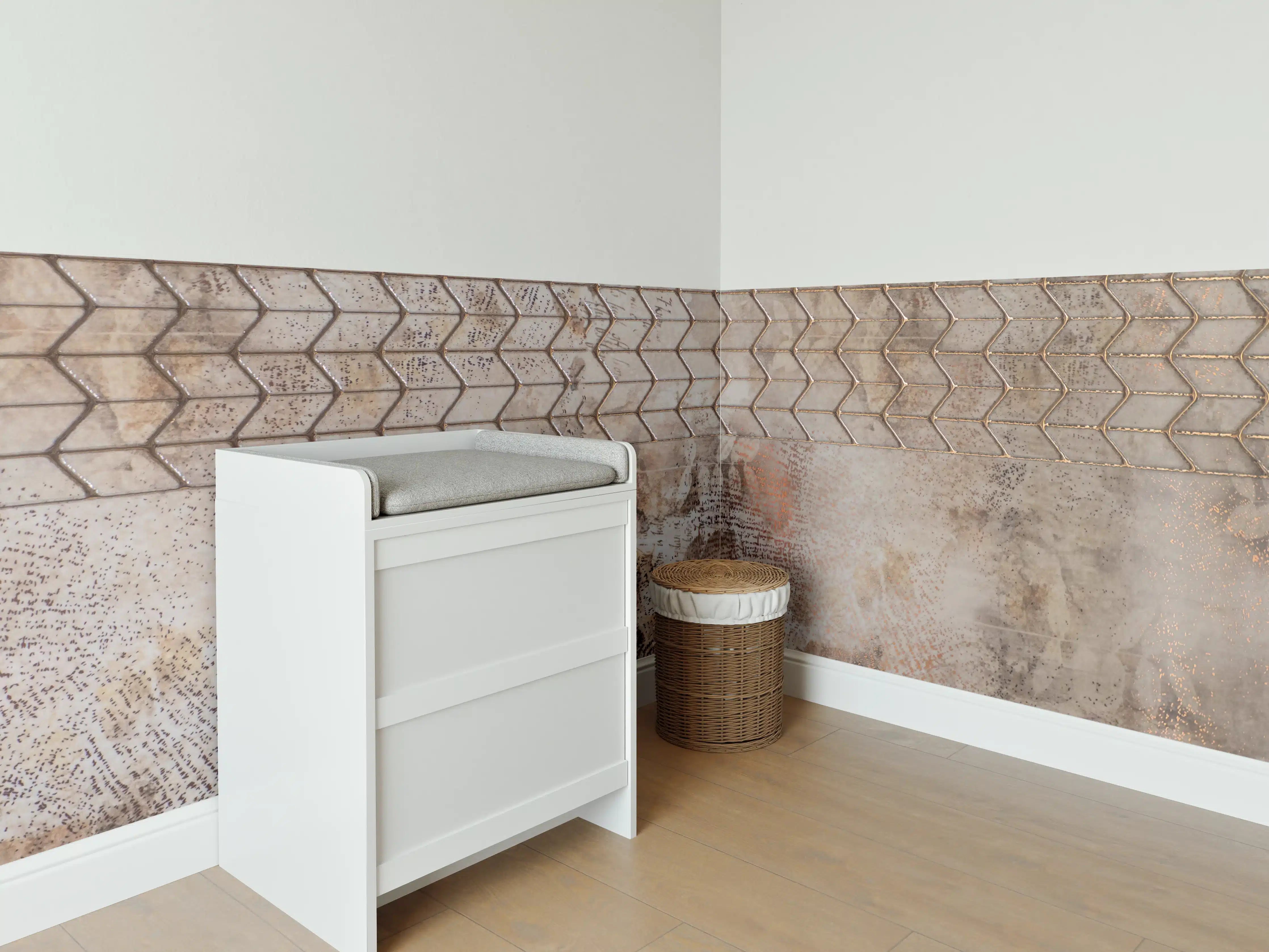 Babyzimmer Wandgestaltung - Rustikale Metall- und Steintextur