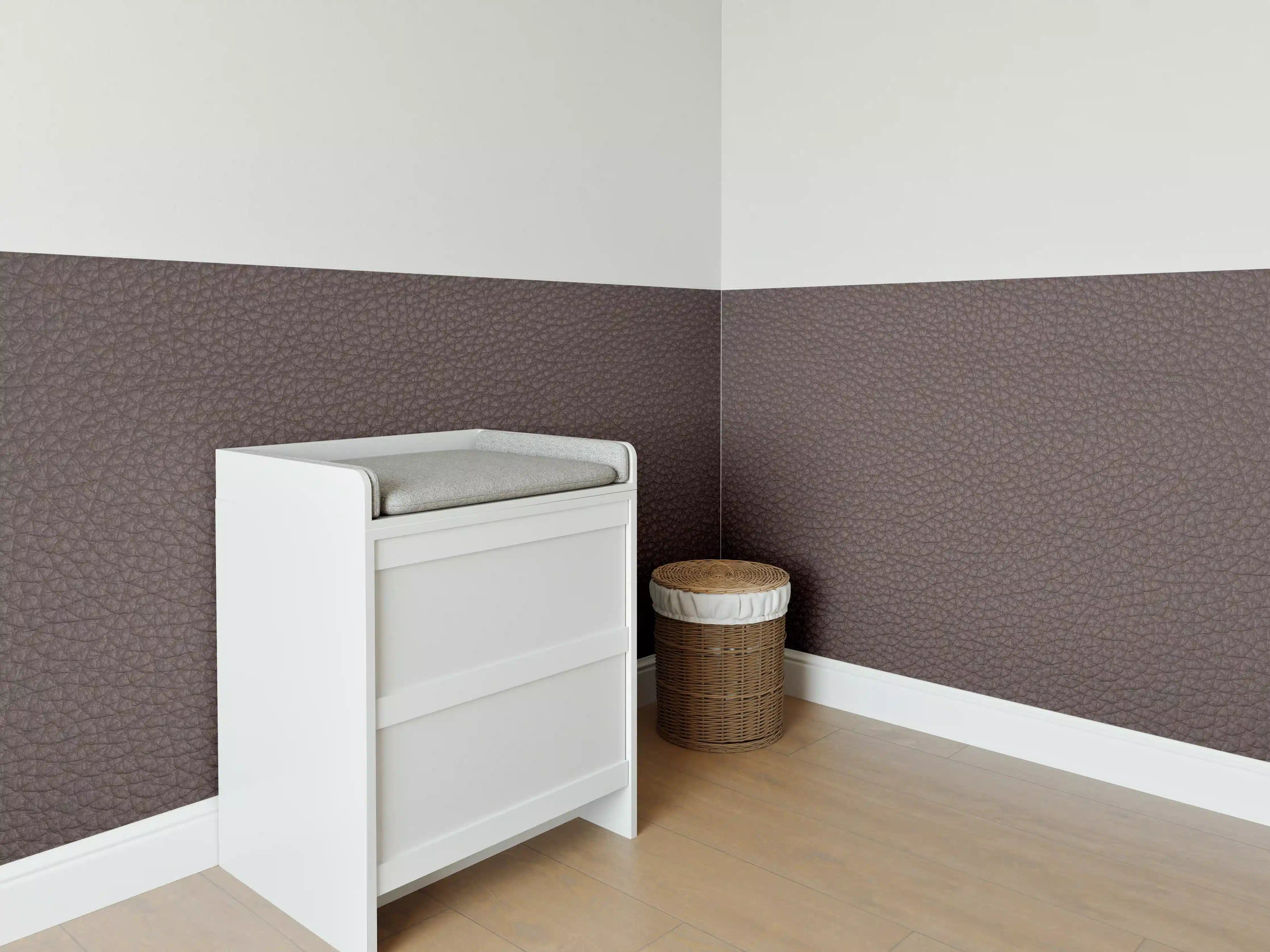 Babyzimmer Wandgestaltung - Rustikales Dunkelbraun Leder