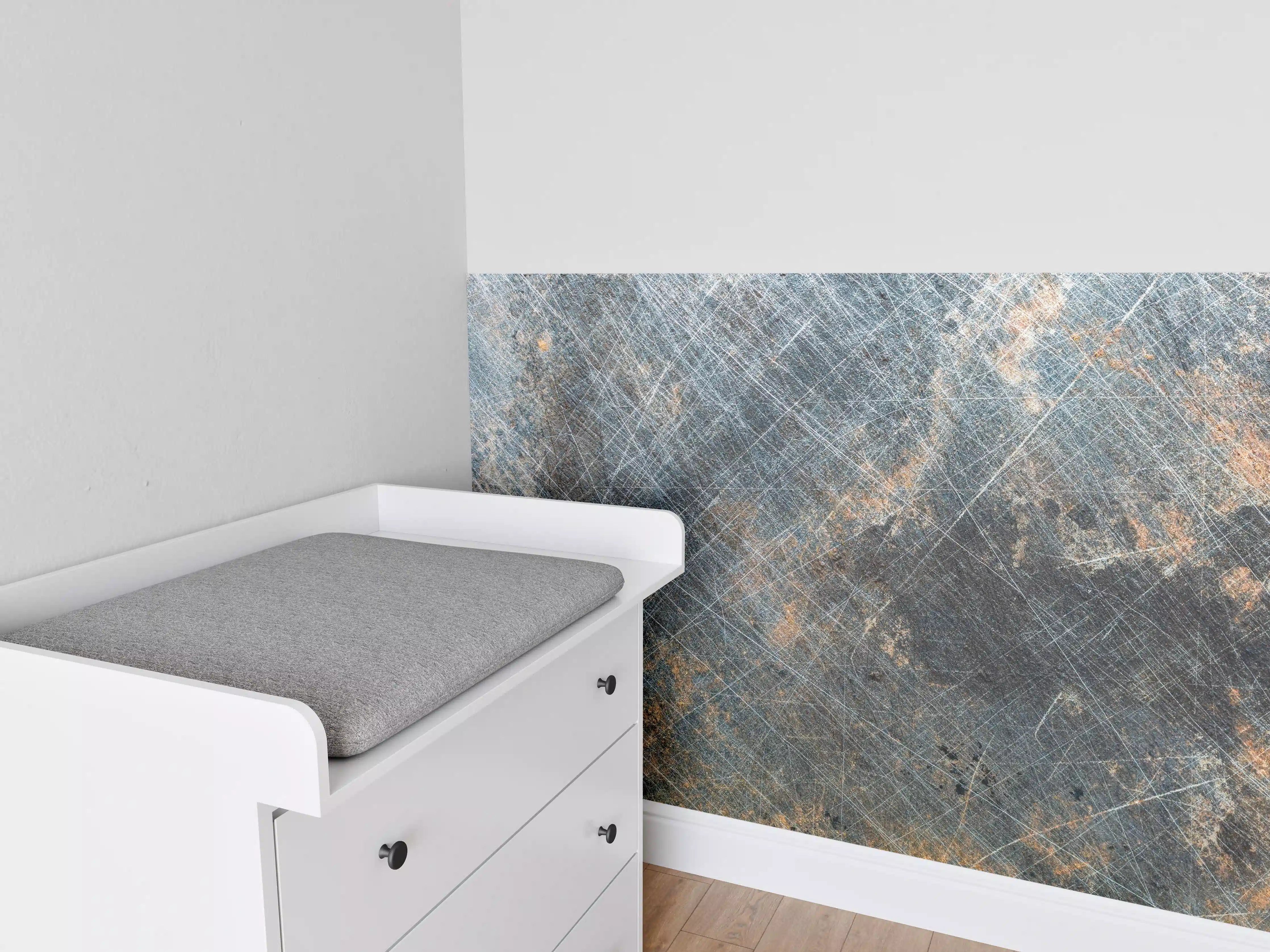 Babyzimmer Wandgestaltung - Rustikales zerkratztes Metall
