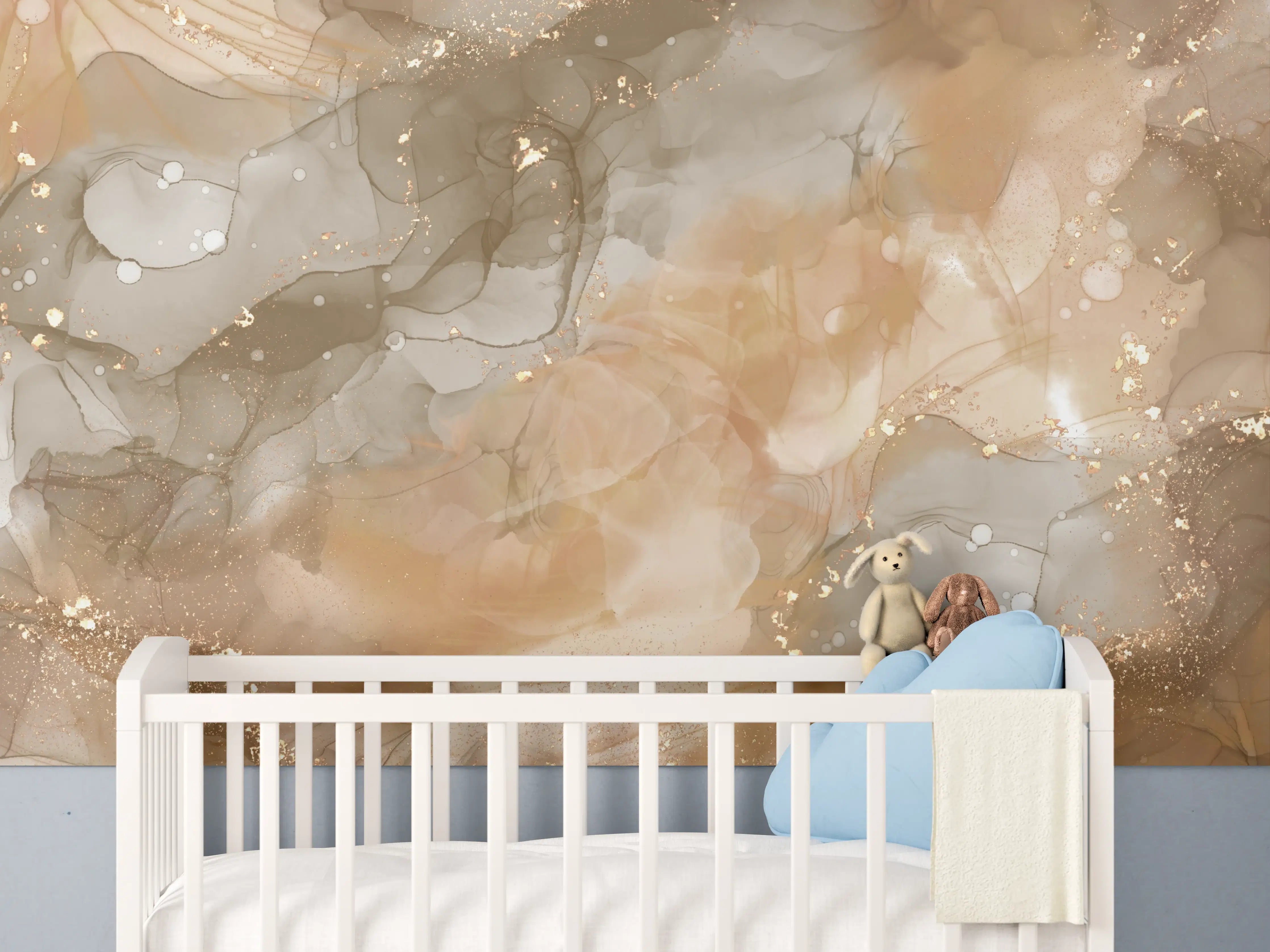 Babyzimmer Wandgestaltung - Sanfte Beige- und Goldtöne mit schimmerndem Akzent