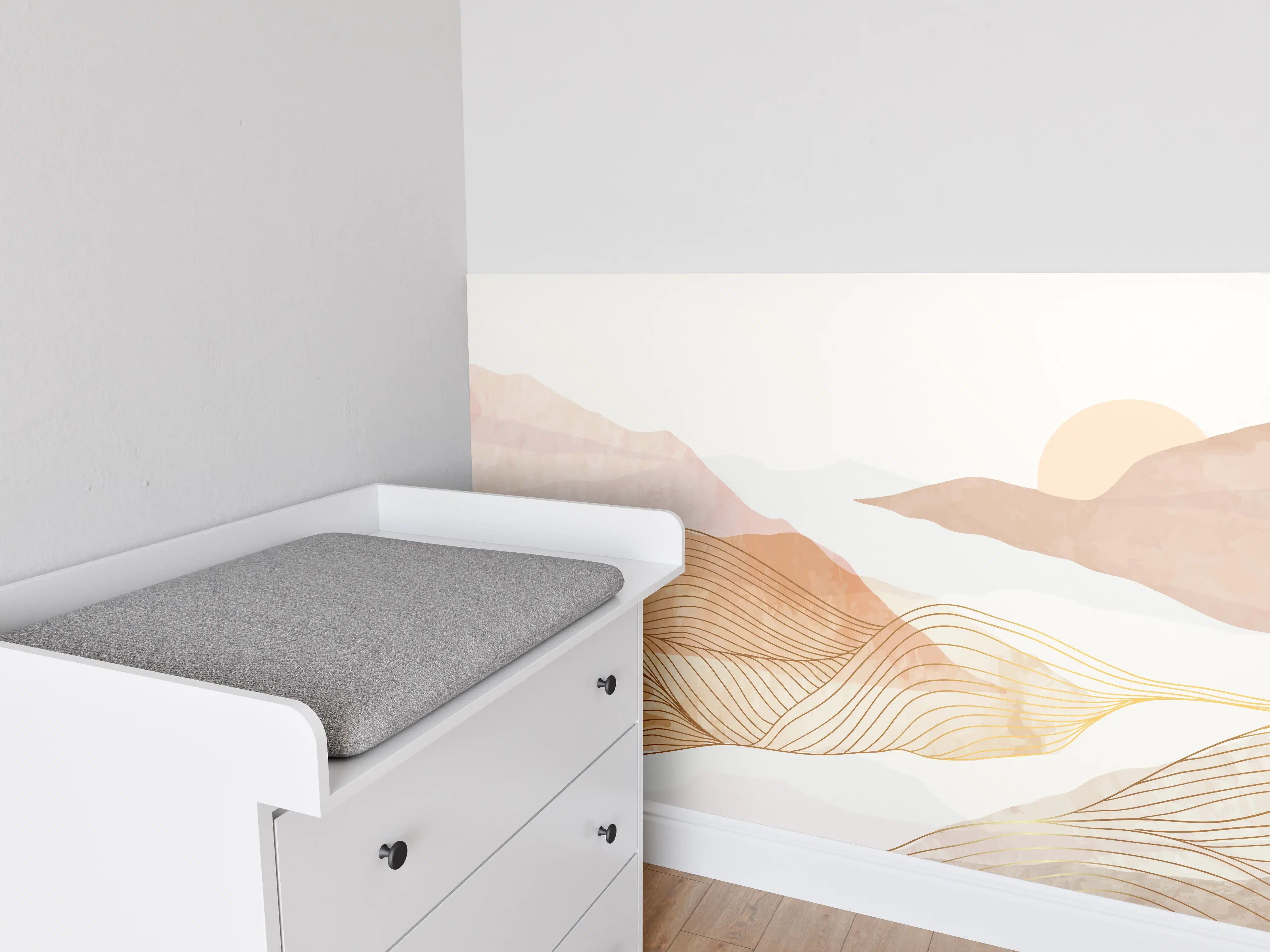 Babyzimmer Wandgestaltung - Sanfte Bergkulisse in zarten Grautönen