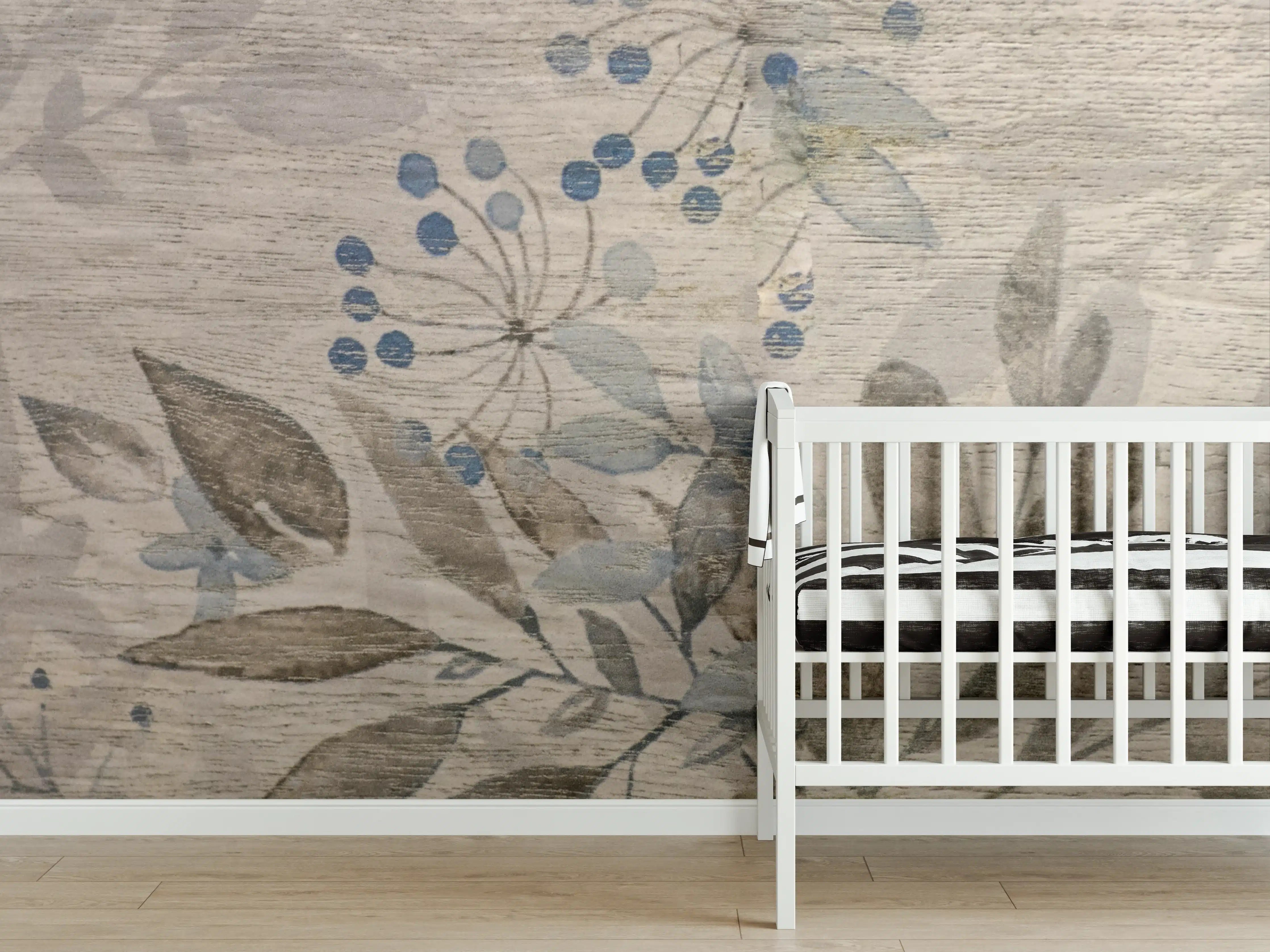 Babyzimmer Wandgestaltung - Sanfte Blumenmuster auf hellem Holz-Design