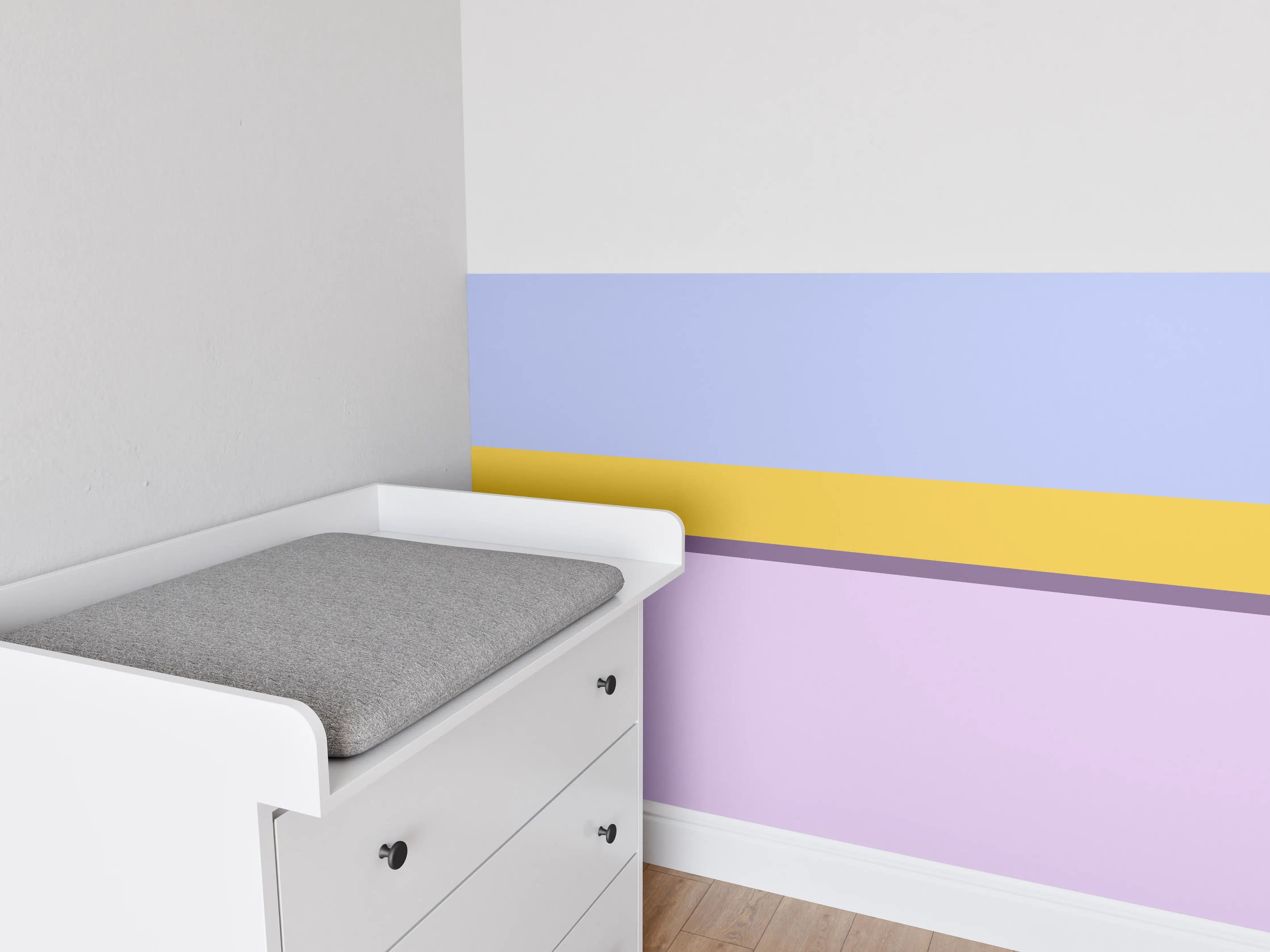 Babyzimmer Wandgestaltung - Sanfte Pastellstreifen in Blau, Gelb und Lila