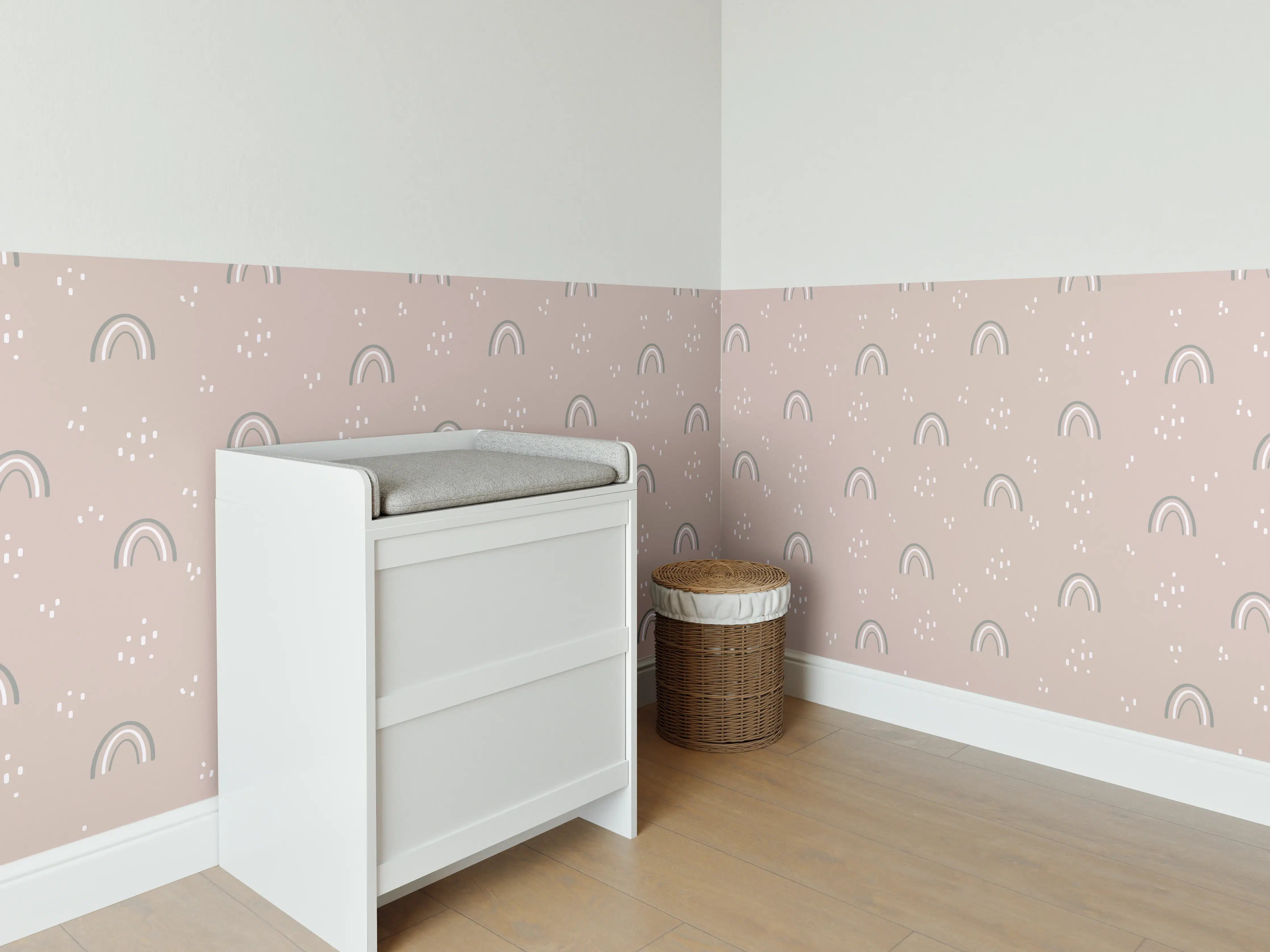 Babyzimmer Wandgestaltung - Sanfte Regenbogen auf neutralem Hintergrund