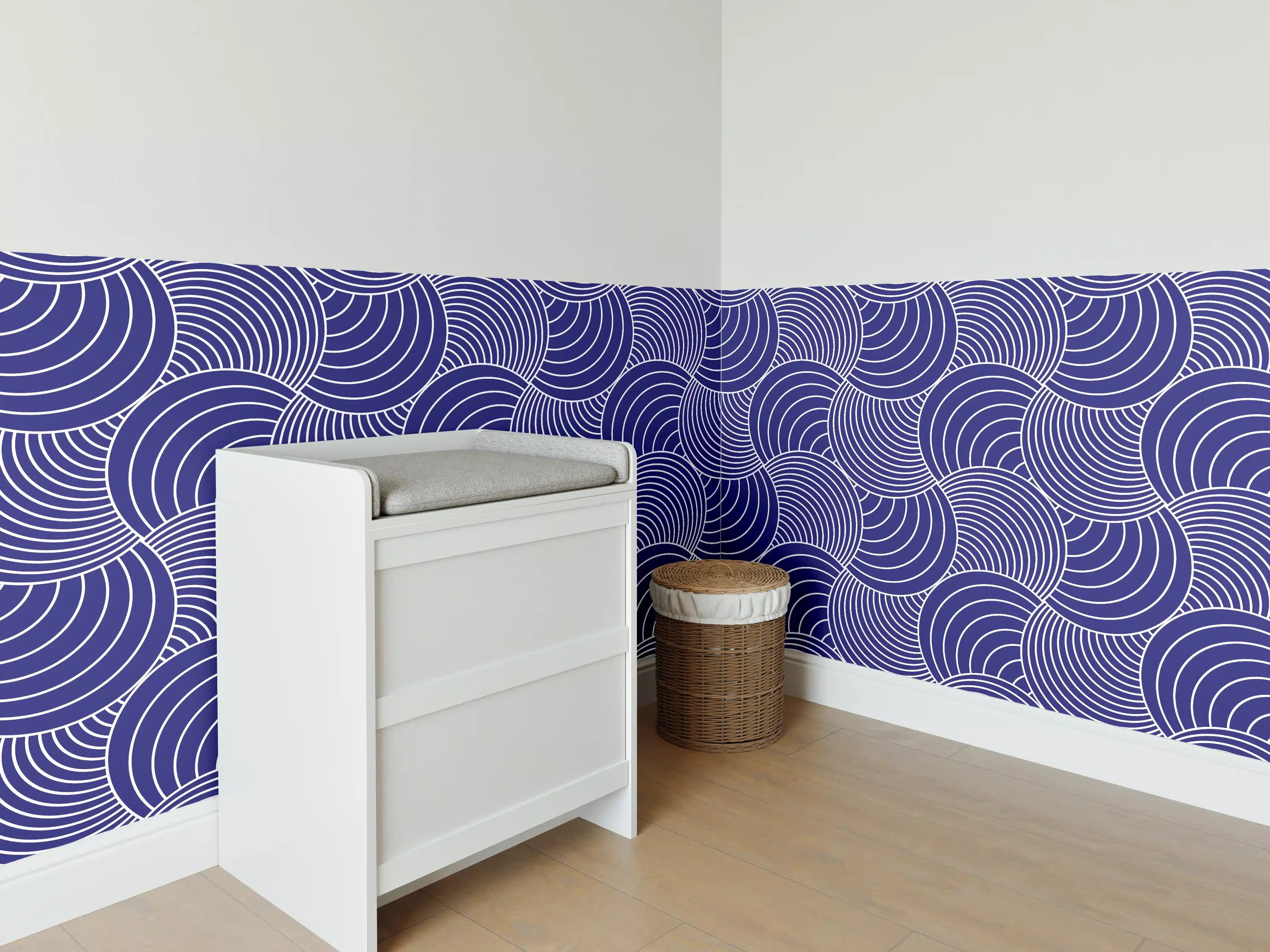 Babyzimmer Wandgestaltung - Sanfte Wellen in Weiß mit Graunuancen