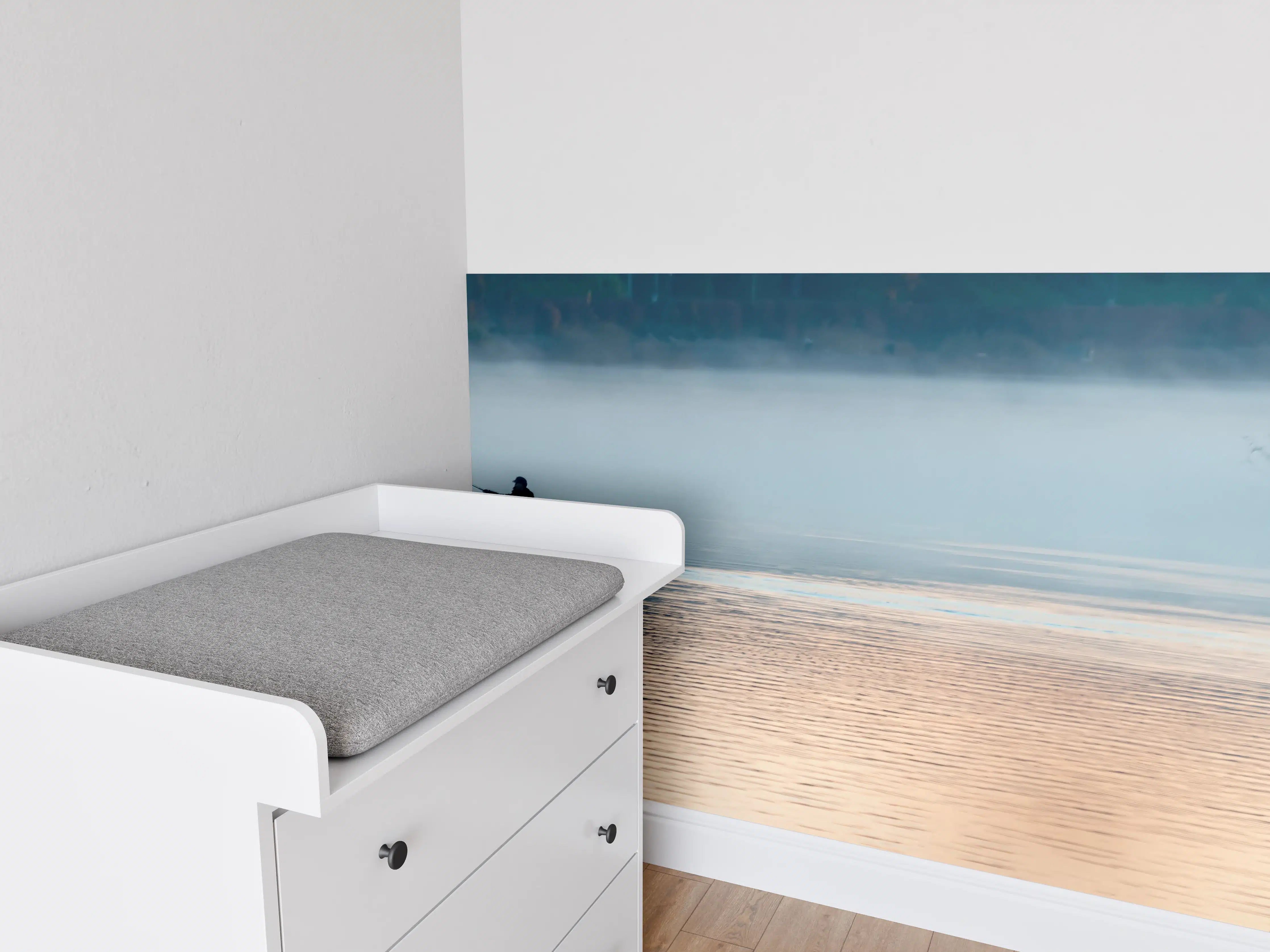 Babyzimmer Wandgestaltung - Sanftes Morgendämmerungsszenario am Wasser