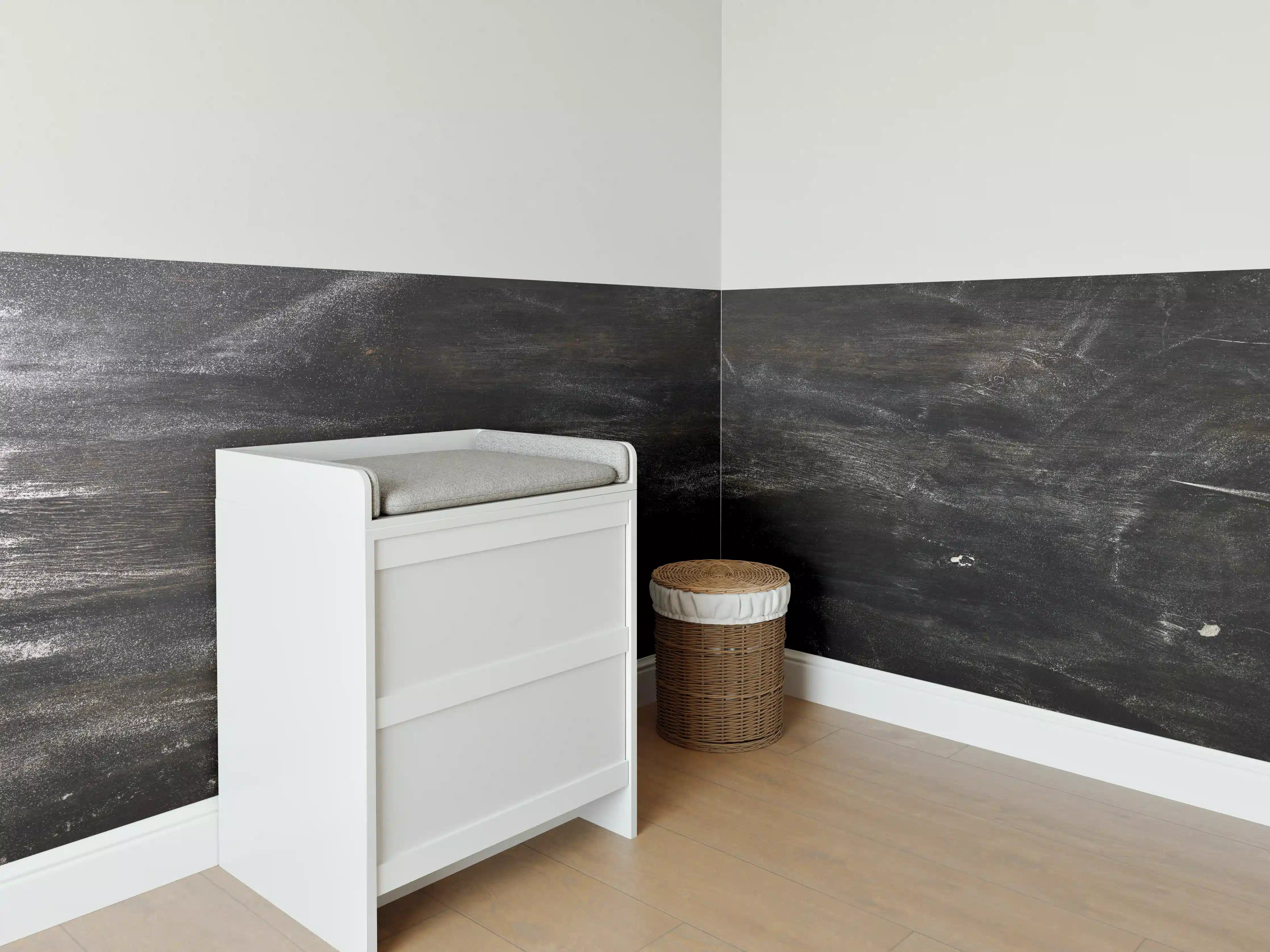 Babyzimmer Wandgestaltung - Schieferstein mit Mehl