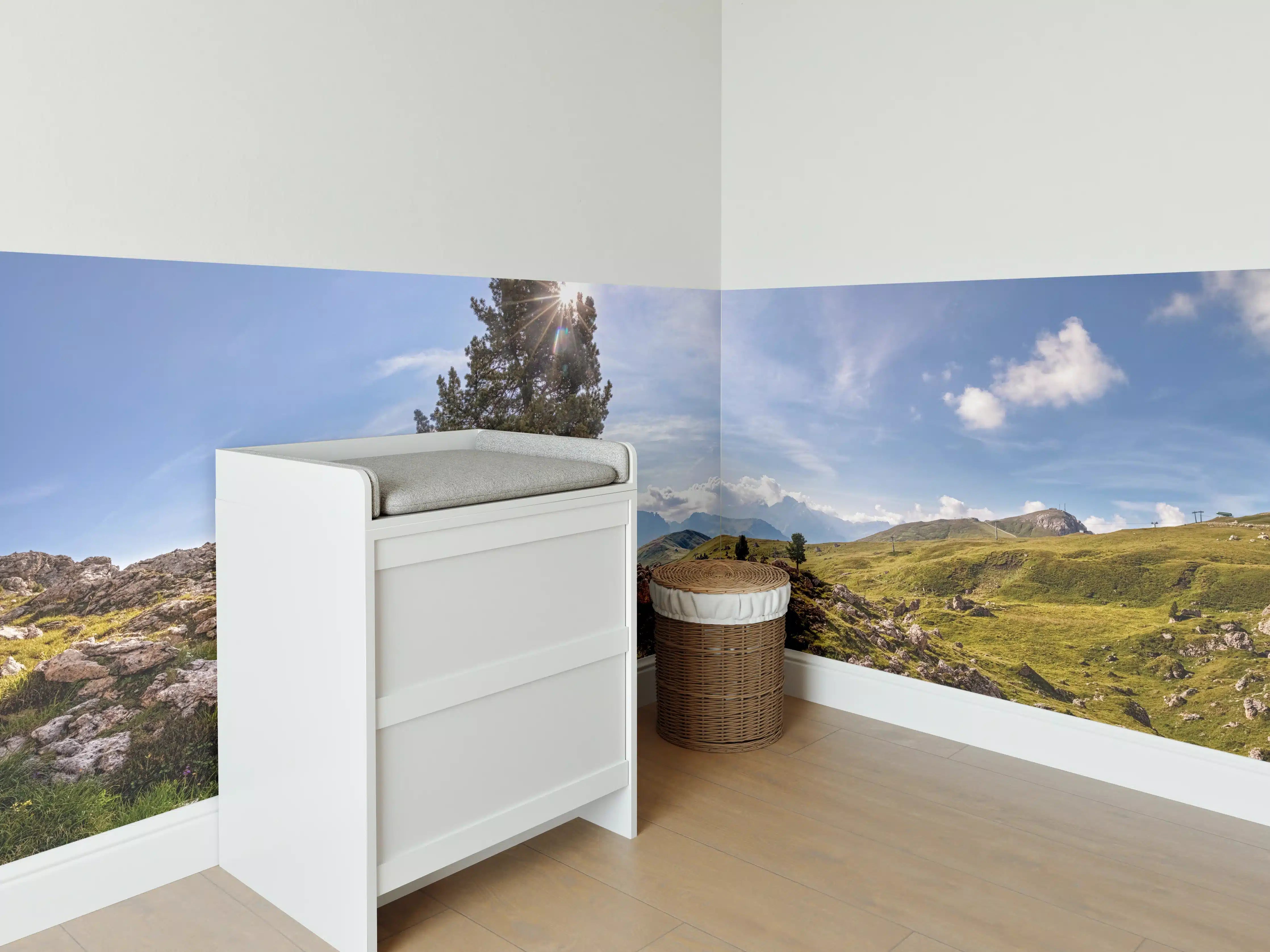 Babyzimmer Wandgestaltung - Schmaler Weg um den Langkofel